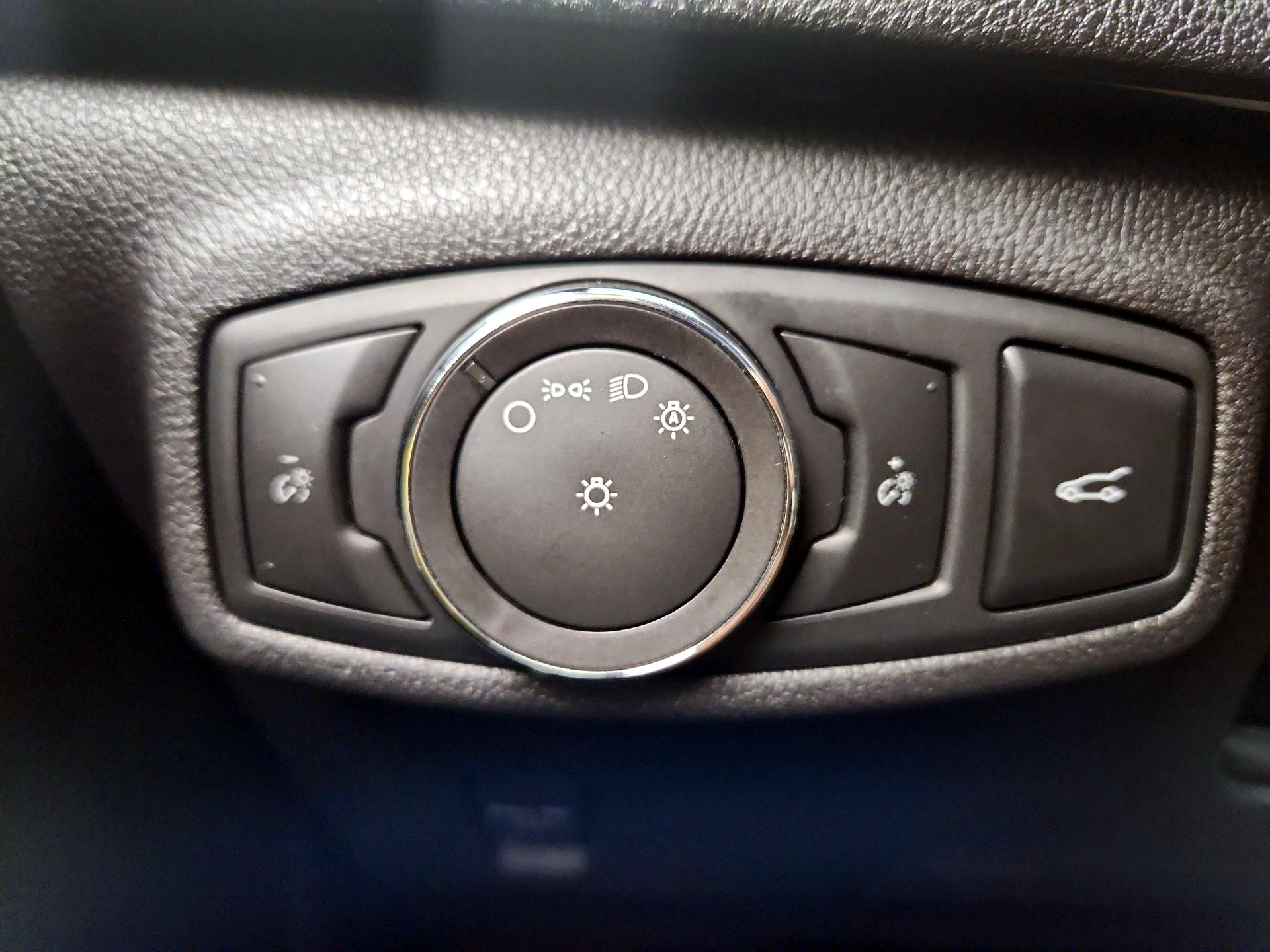 Thumbnail: 2015 Lincoln MKC - 13
