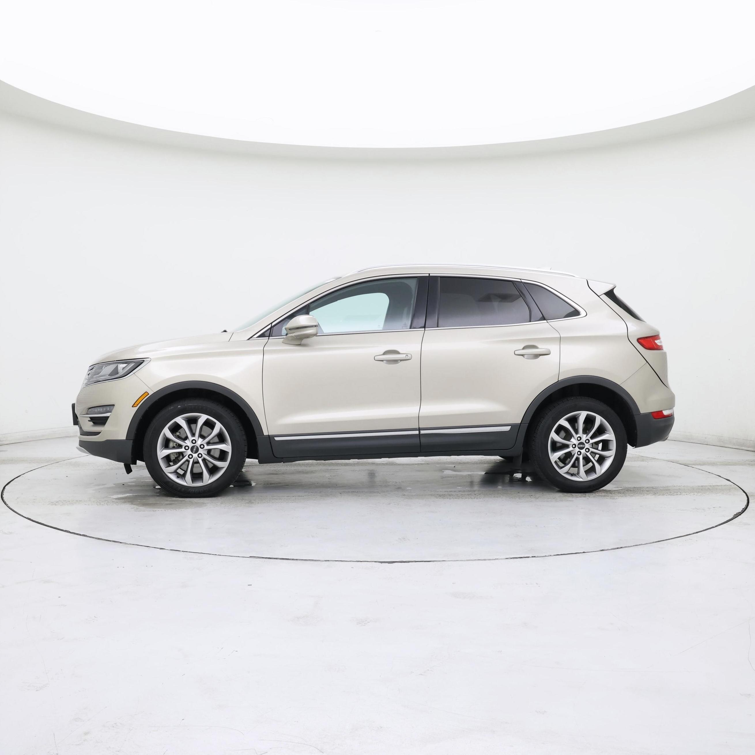 Thumbnail: 2015 Lincoln MKC - 3