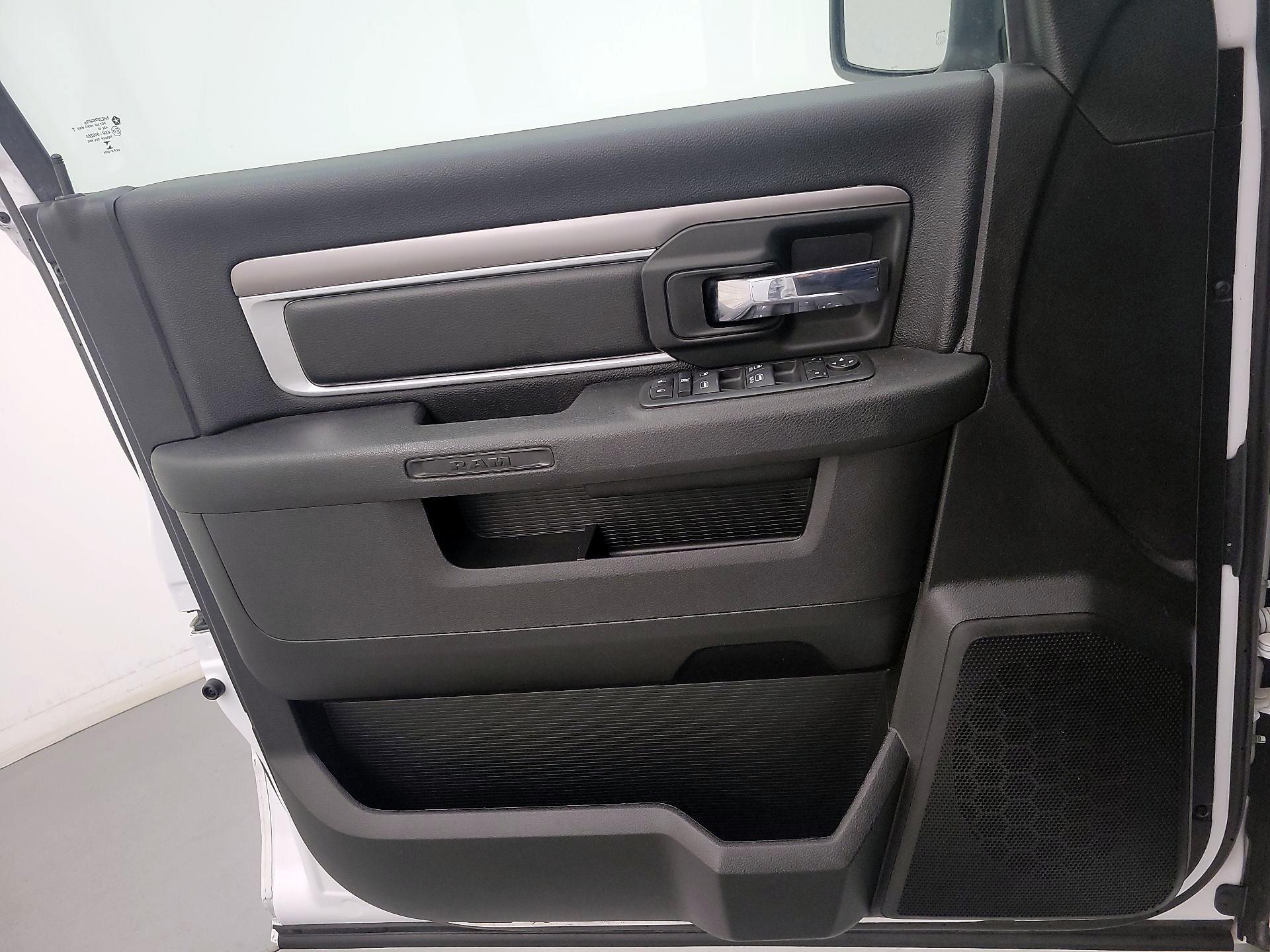 Thumbnail: 2021 RAM 1500 Classic - 12