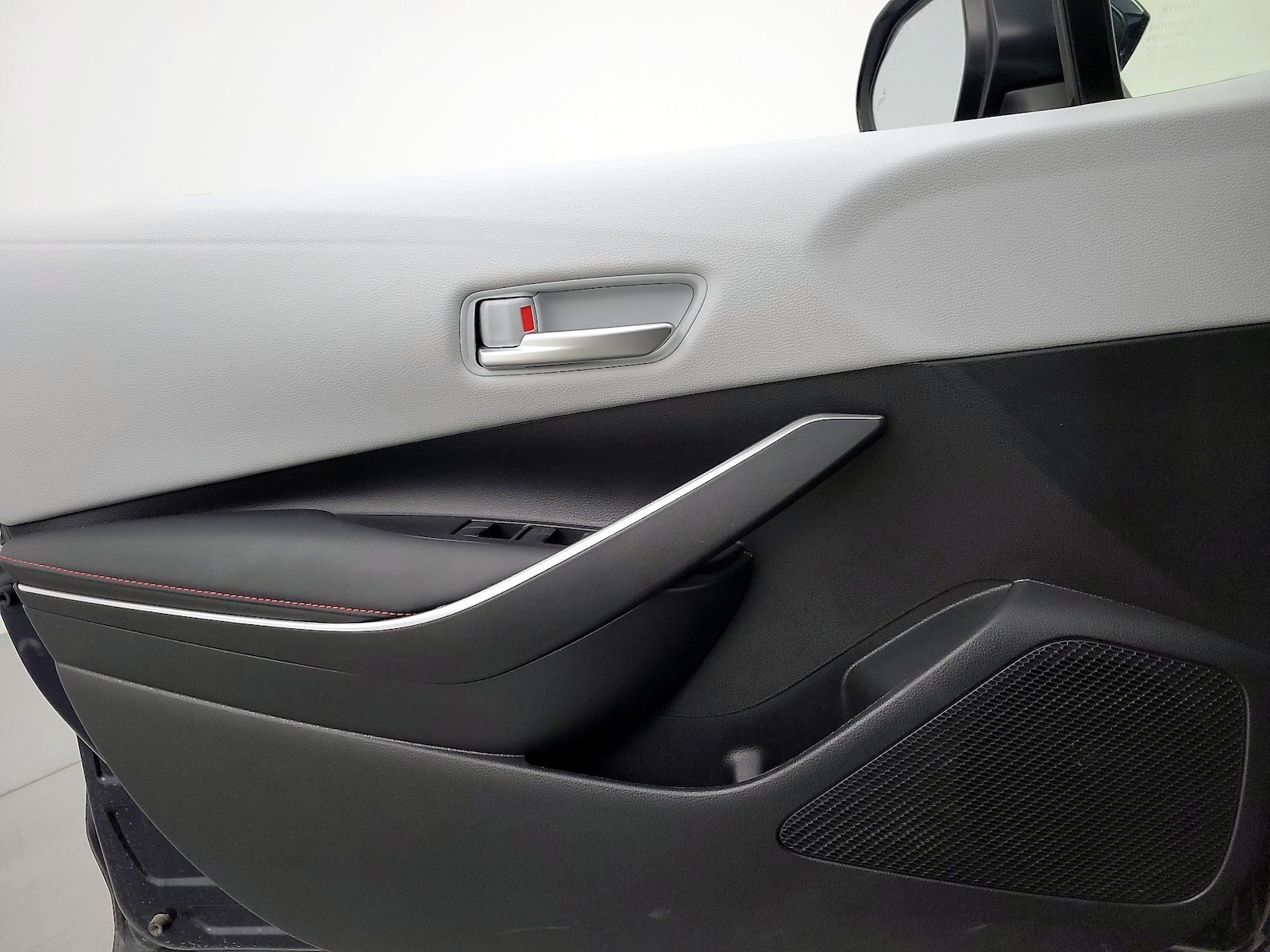 2025 Toyota Corolla SE - Photo 13
