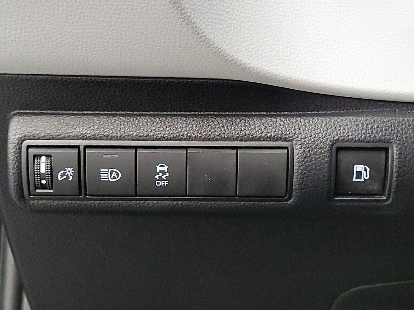 2025 Toyota Corolla SE - Photo 14
