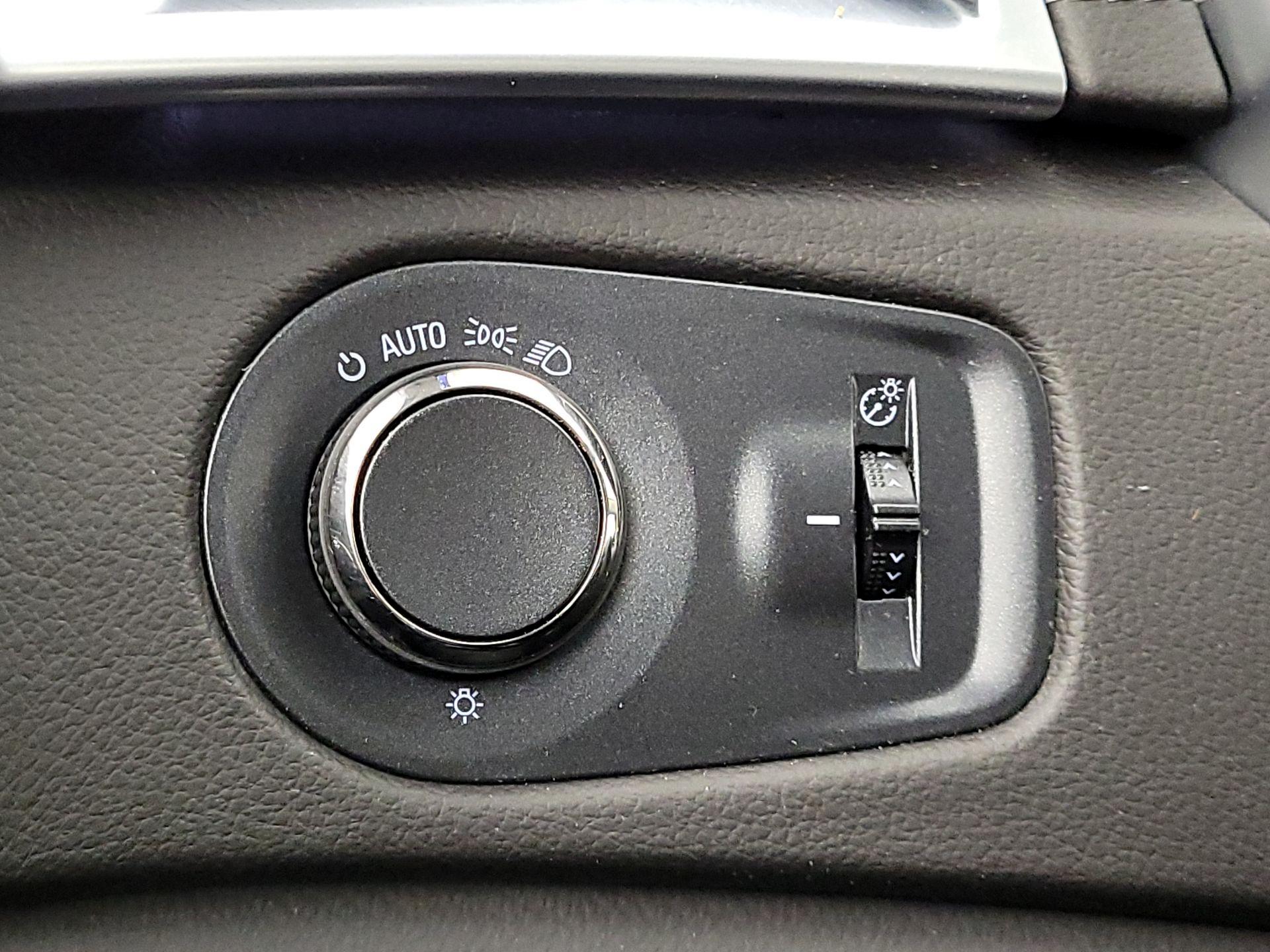 Thumbnail: 2016 Cadillac SRX - 13