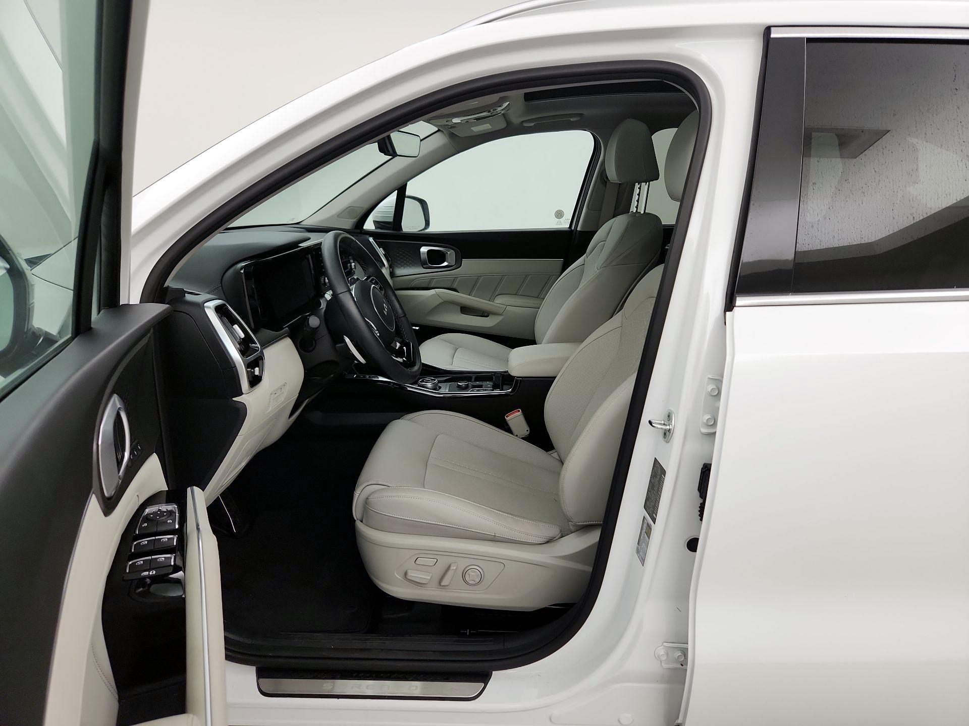 Thumbnail: 2023 Kia Sorento - 11