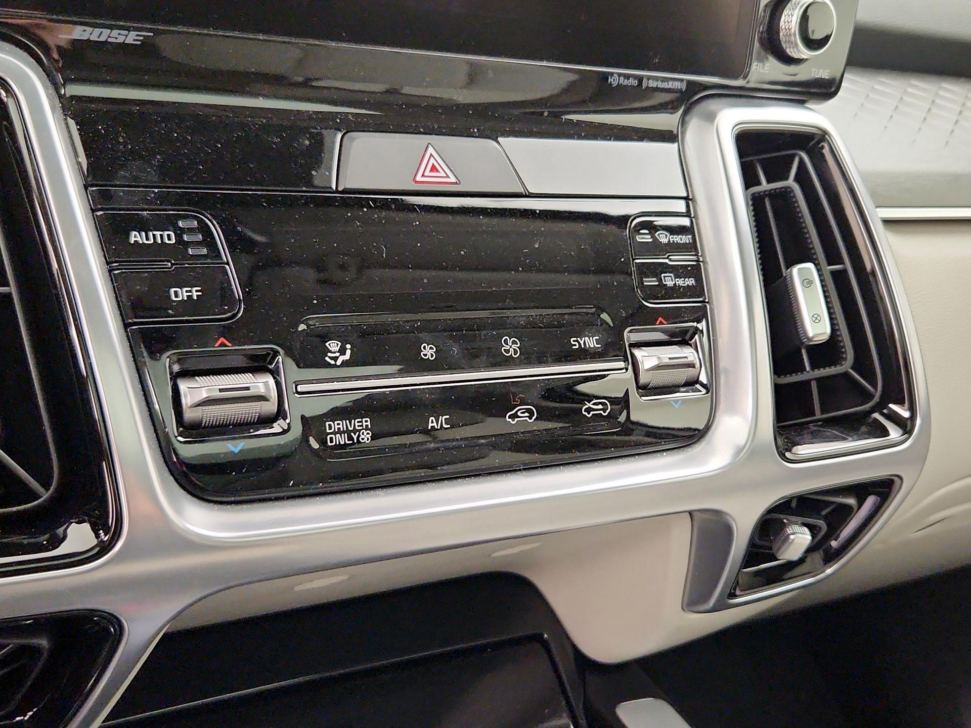 Thumbnail: 2023 Kia Sorento - 17