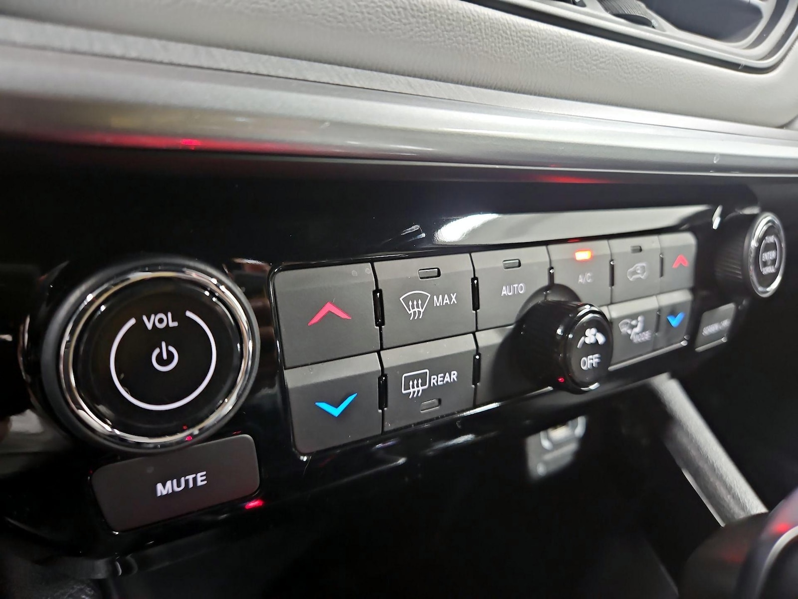 2025 Jeep Compass Limited - Photo 17