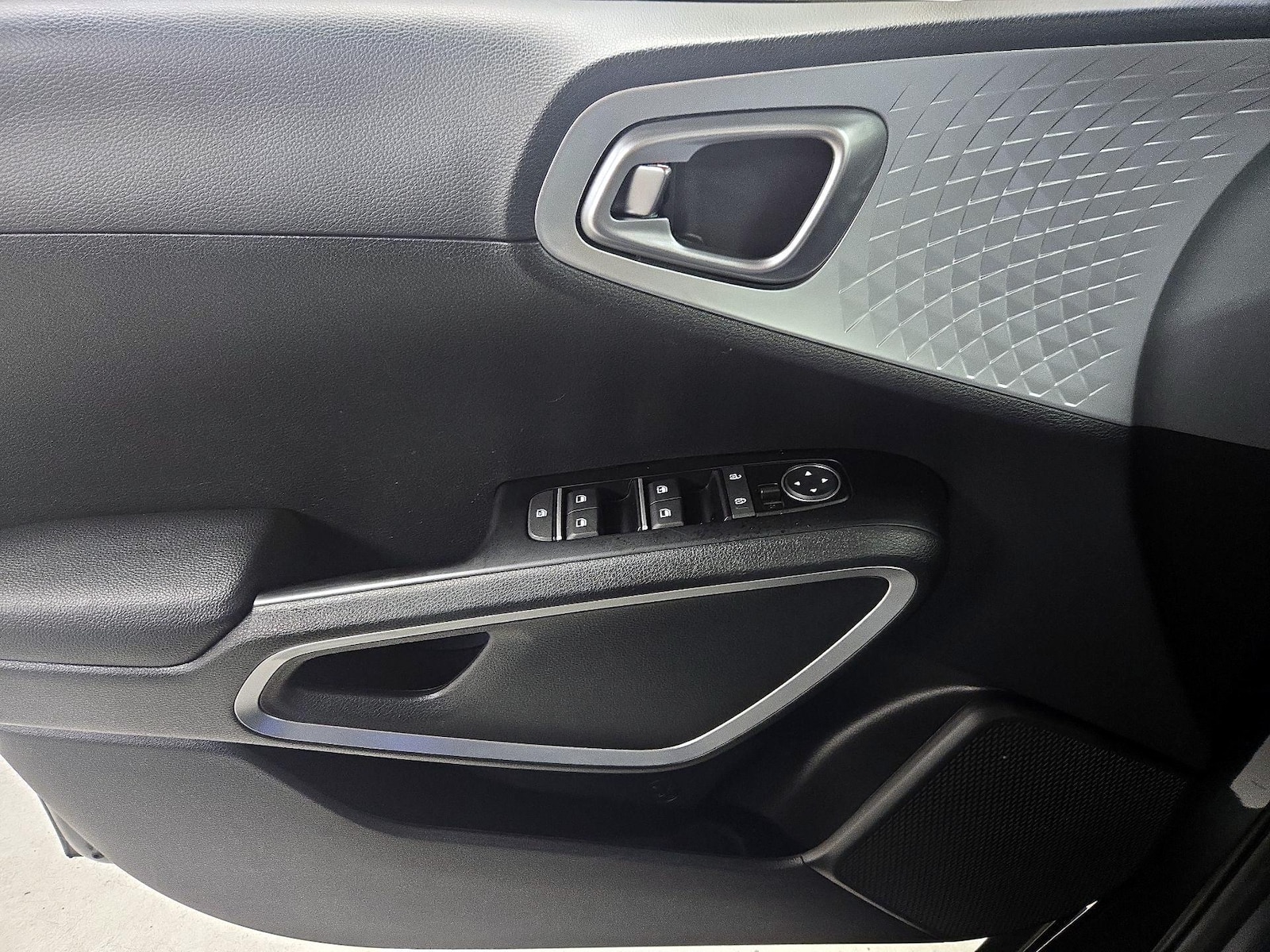 2025 Kia Soul LX - Photo 13