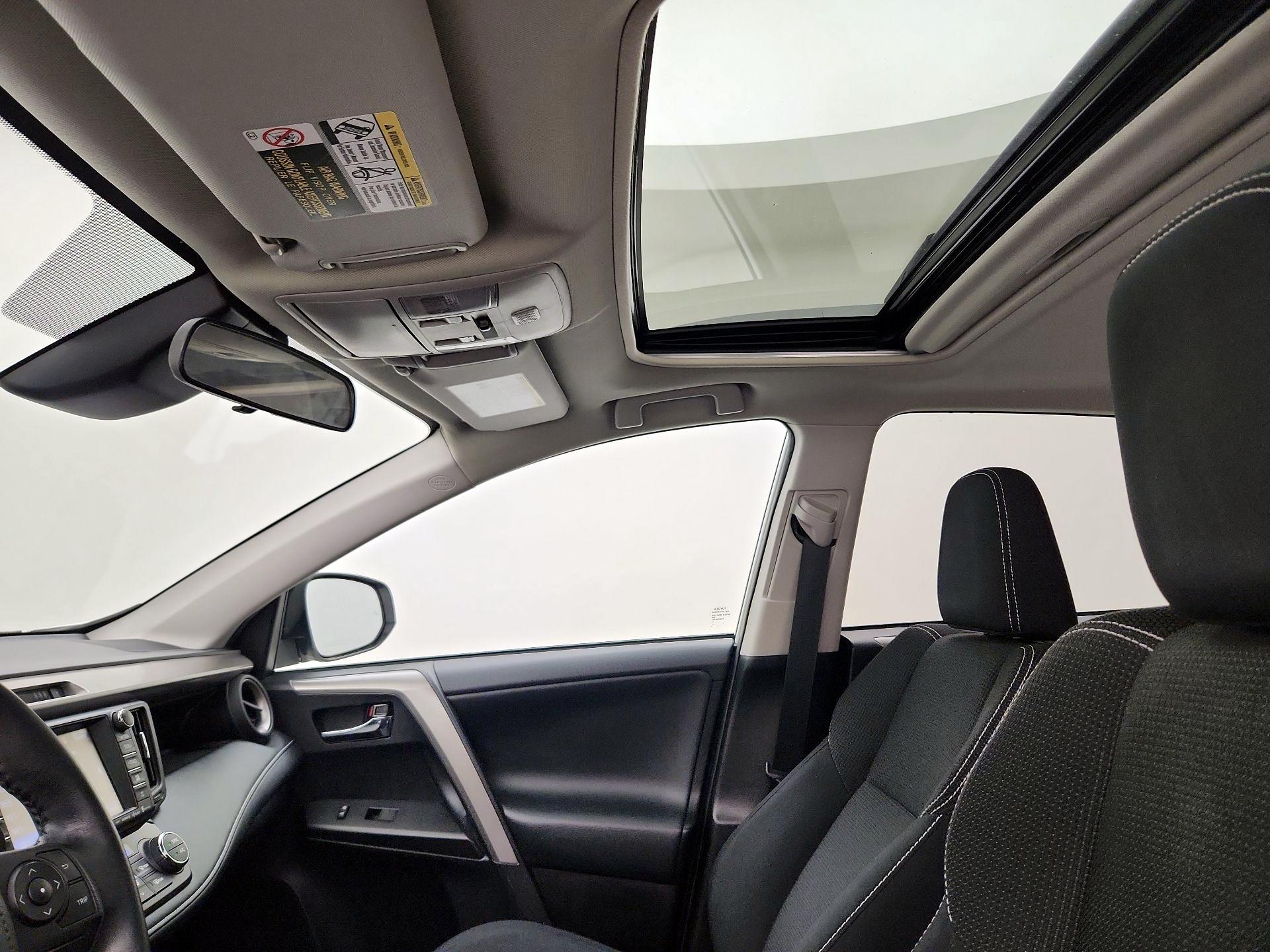 Thumbnail: 2018 Toyota RAV4 - 19