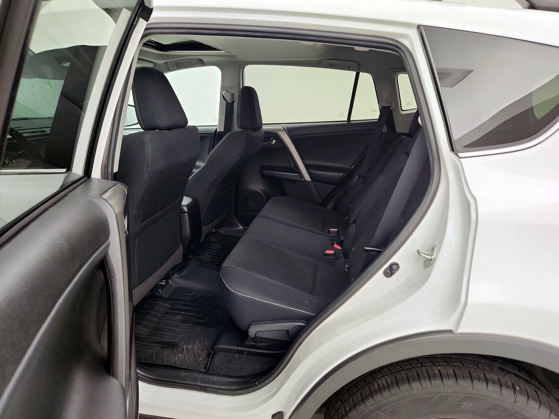 Thumbnail: 2018 Toyota RAV4 - 20