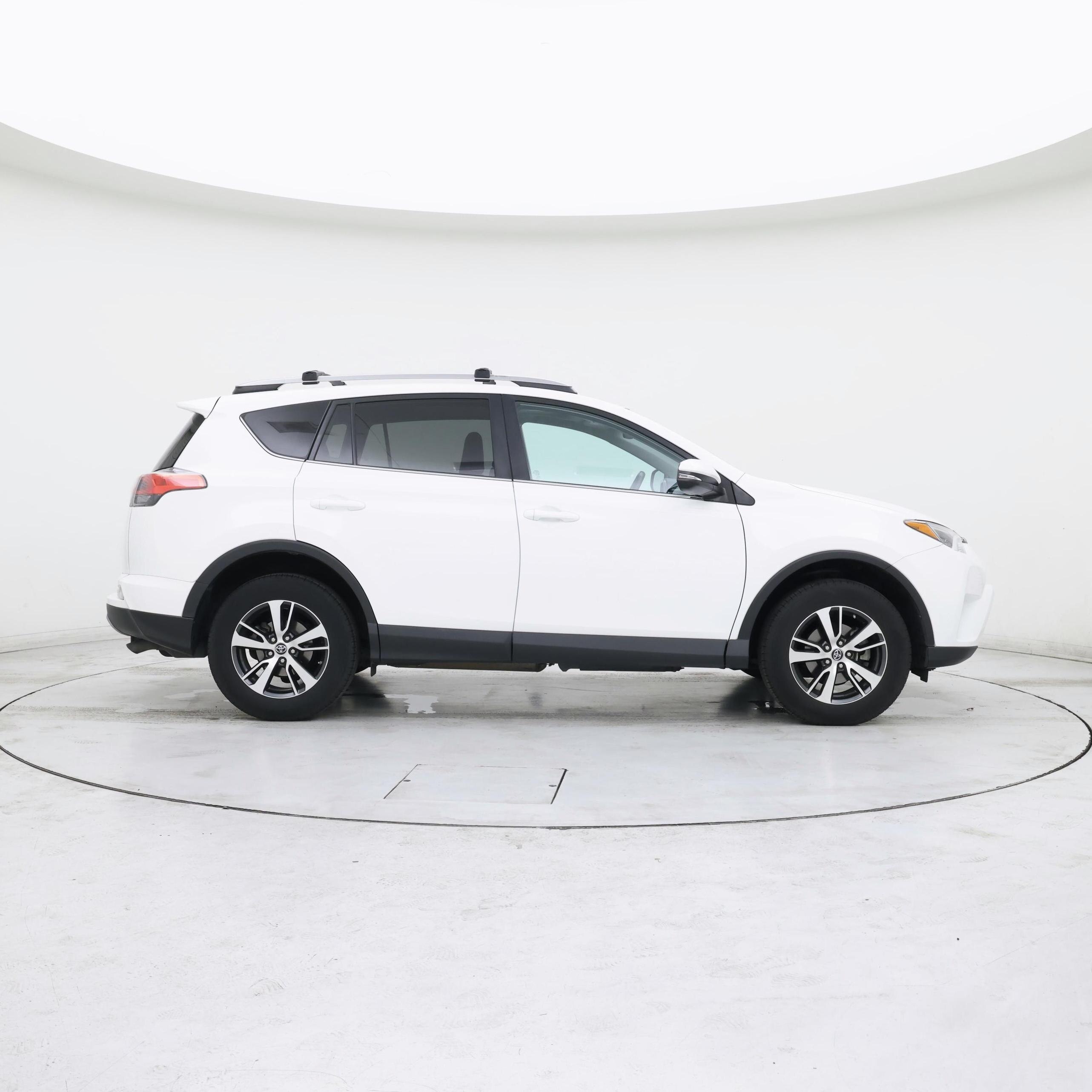 Thumbnail: 2018 Toyota RAV4 - 7