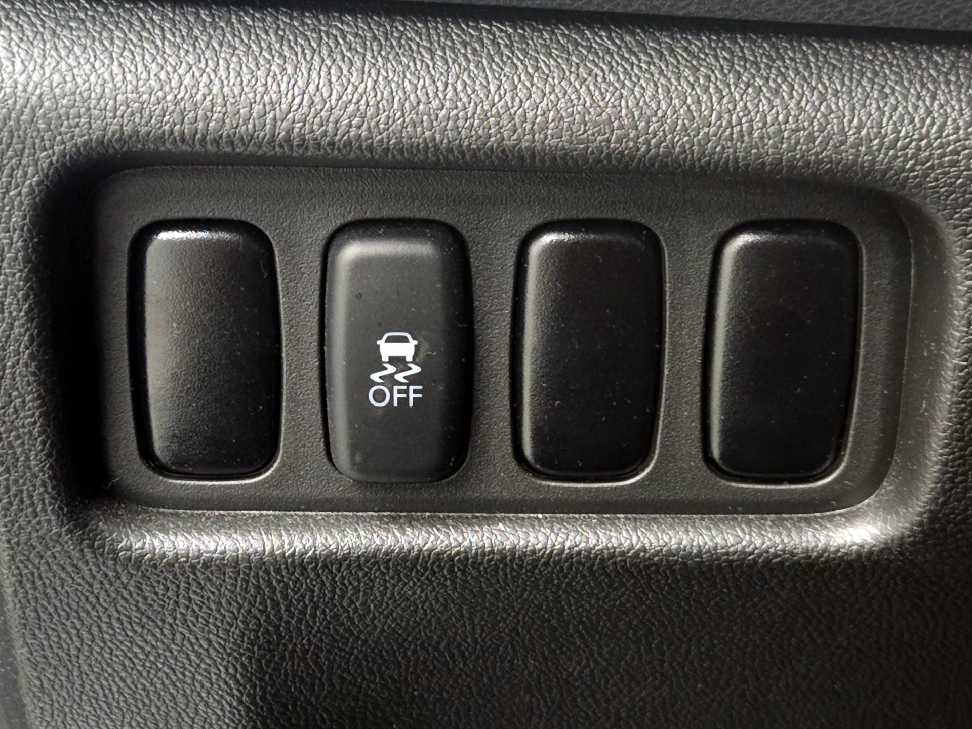 Thumbnail: 2016 Mitsubishi Outlander Sport - 13