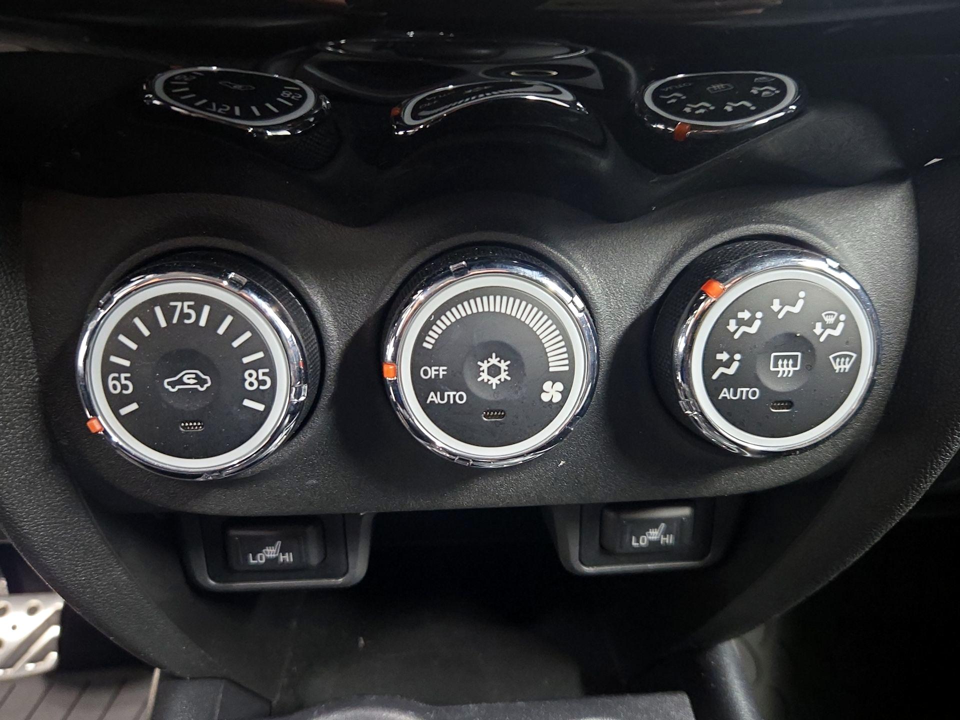Thumbnail: 2016 Mitsubishi Outlander Sport - 16