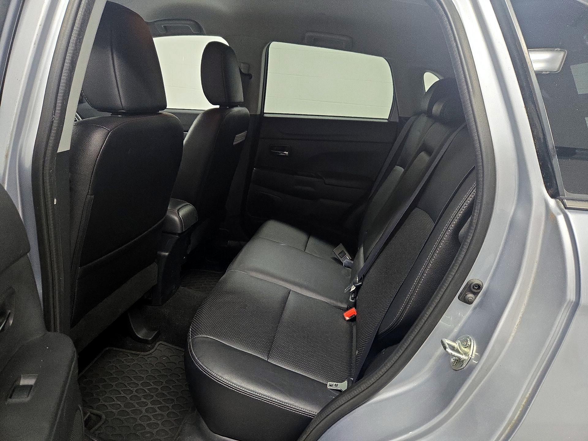 Thumbnail: 2016 Mitsubishi Outlander Sport - 19