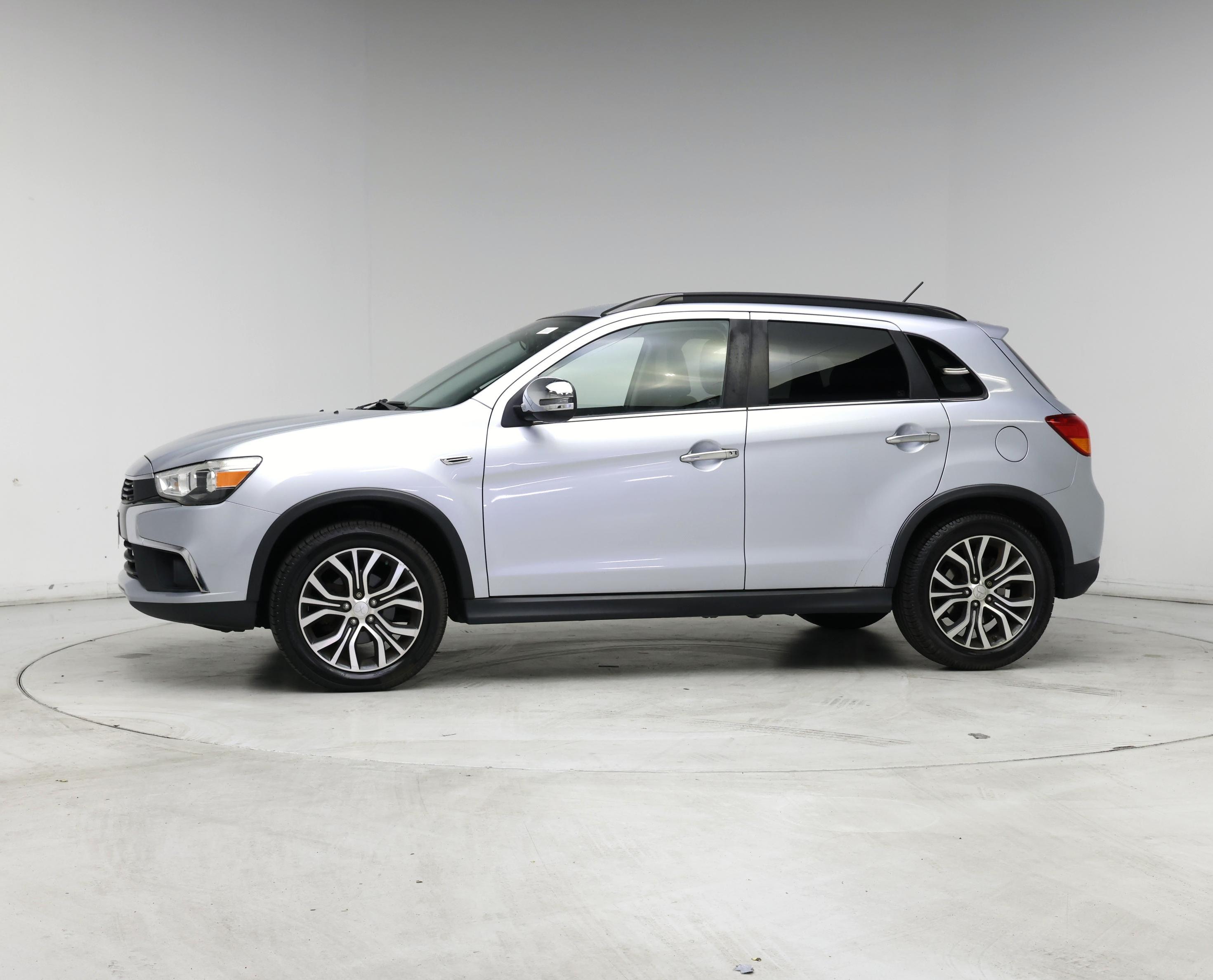 Thumbnail: 2016 Mitsubishi Outlander Sport - 3