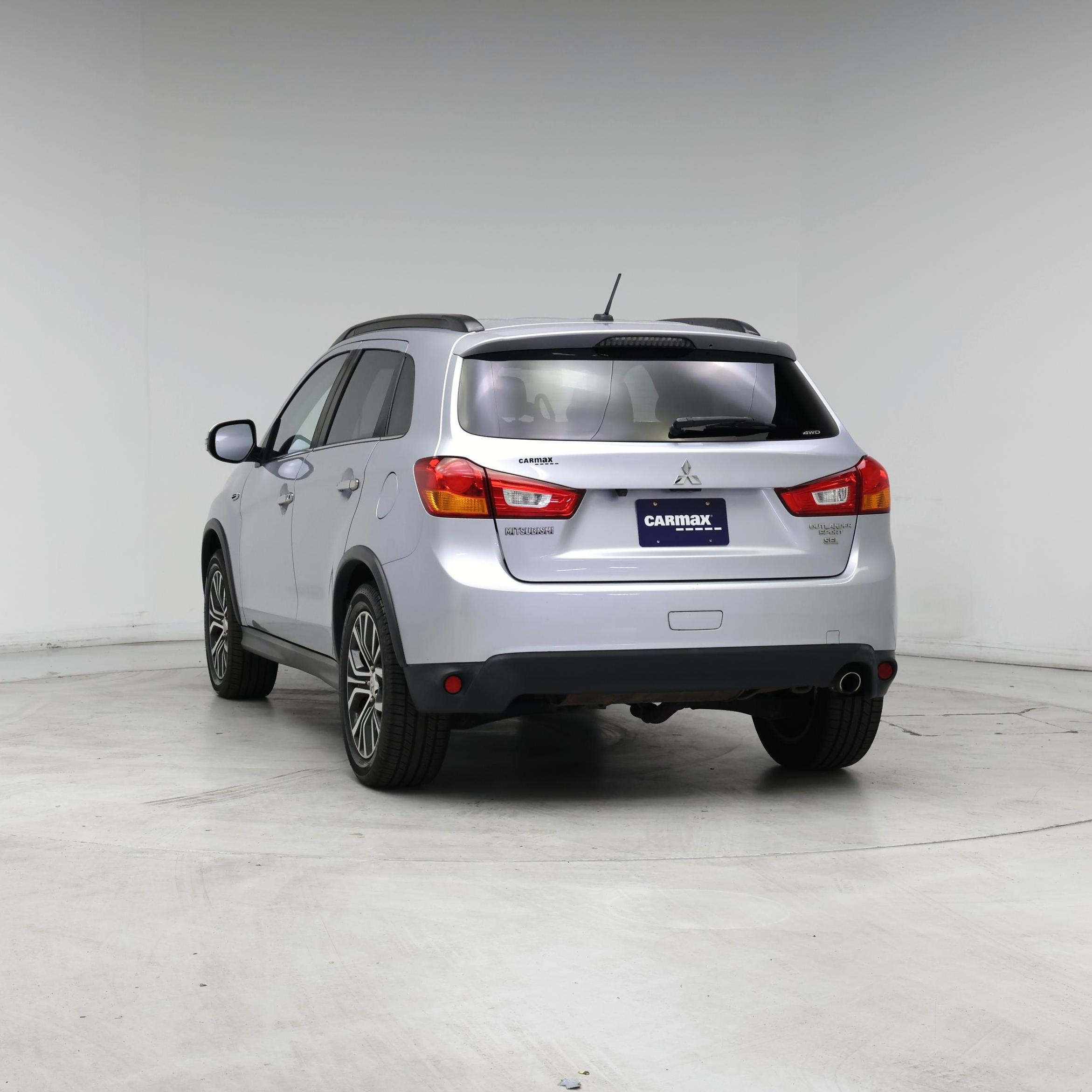 Thumbnail: 2016 Mitsubishi Outlander Sport - 6