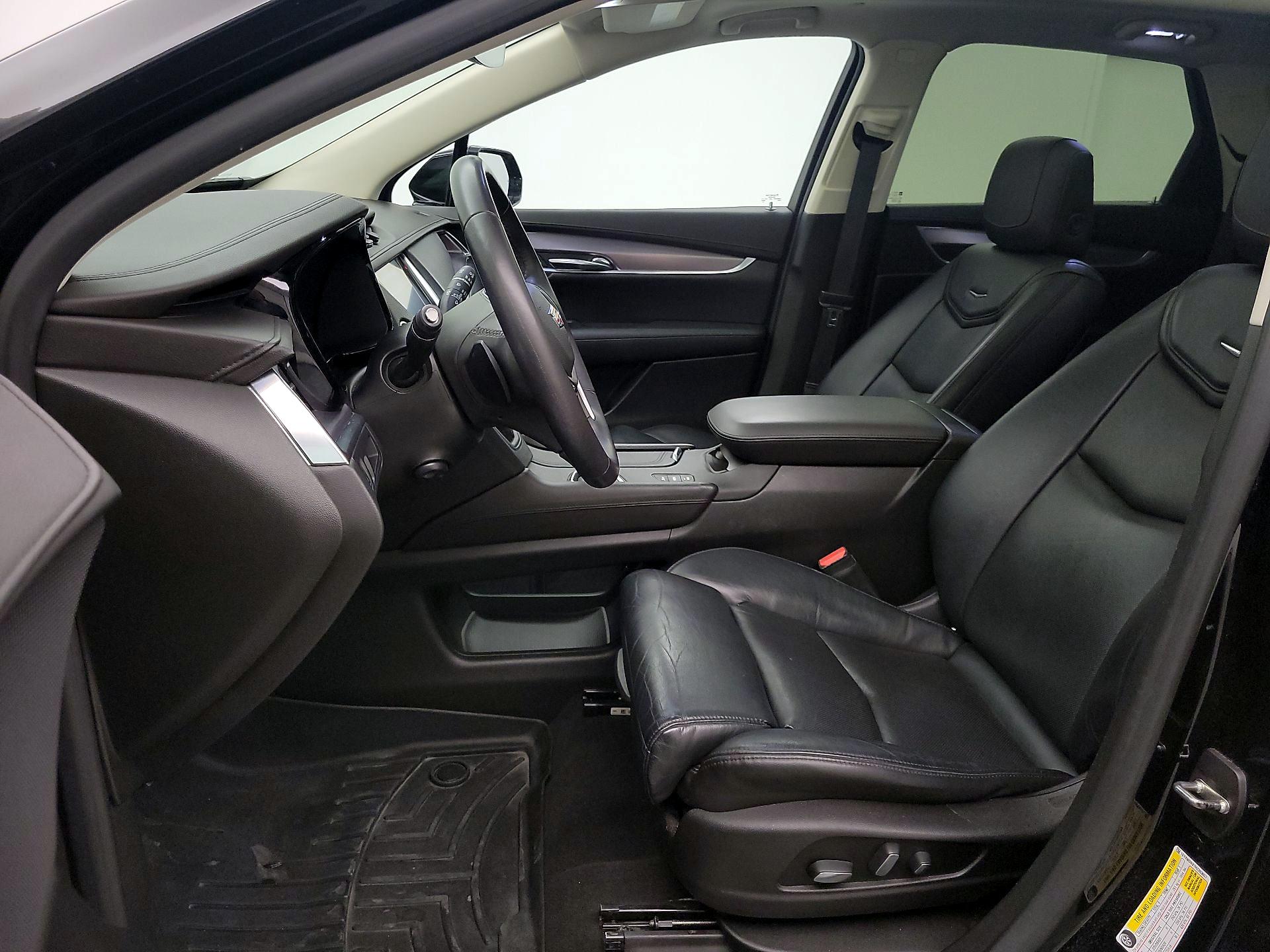 Thumbnail: 2017 Cadillac XT5 - 11