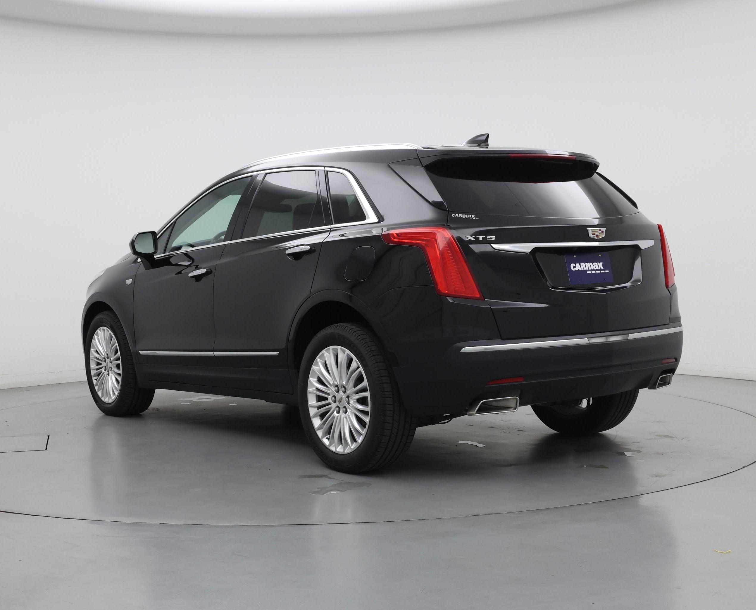 Thumbnail: 2017 Cadillac XT5 - 2