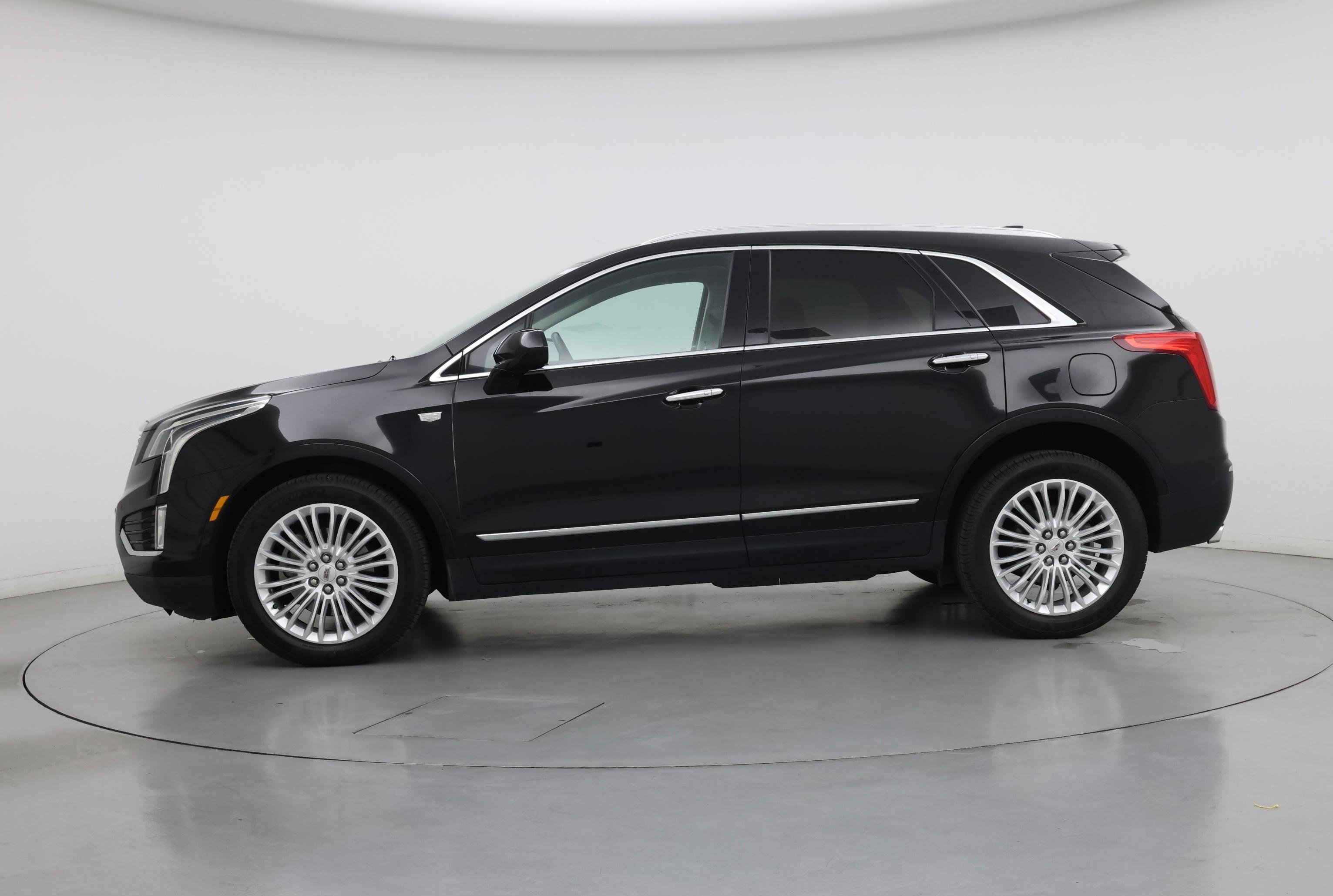 Thumbnail: 2017 Cadillac XT5 - 3