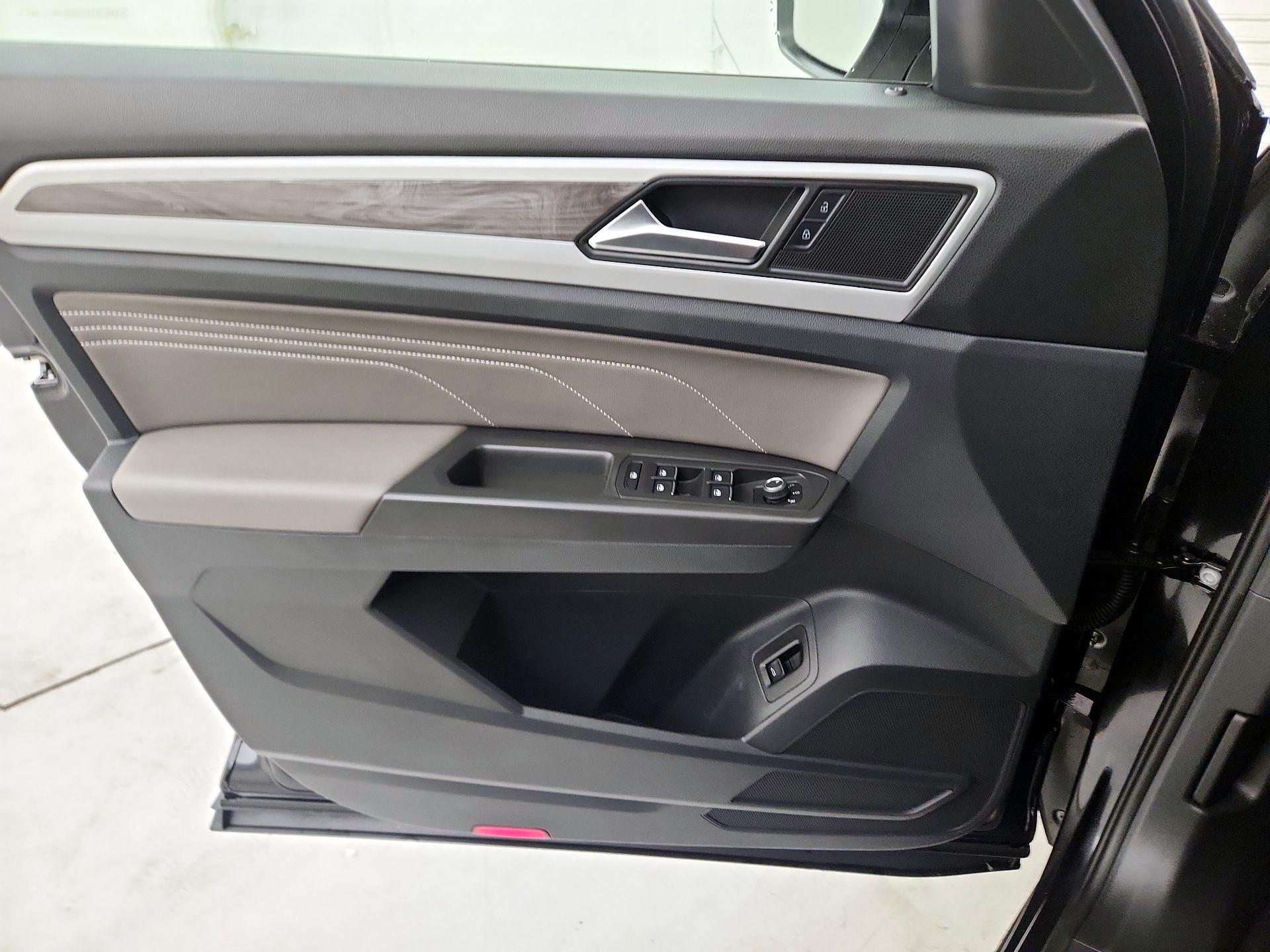 Thumbnail: 2022 Volkswagen Atlas - 12