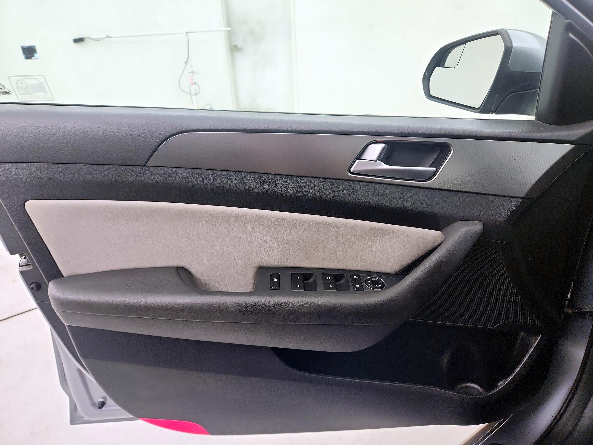 Thumbnail: 2017 Hyundai Sonata - 12