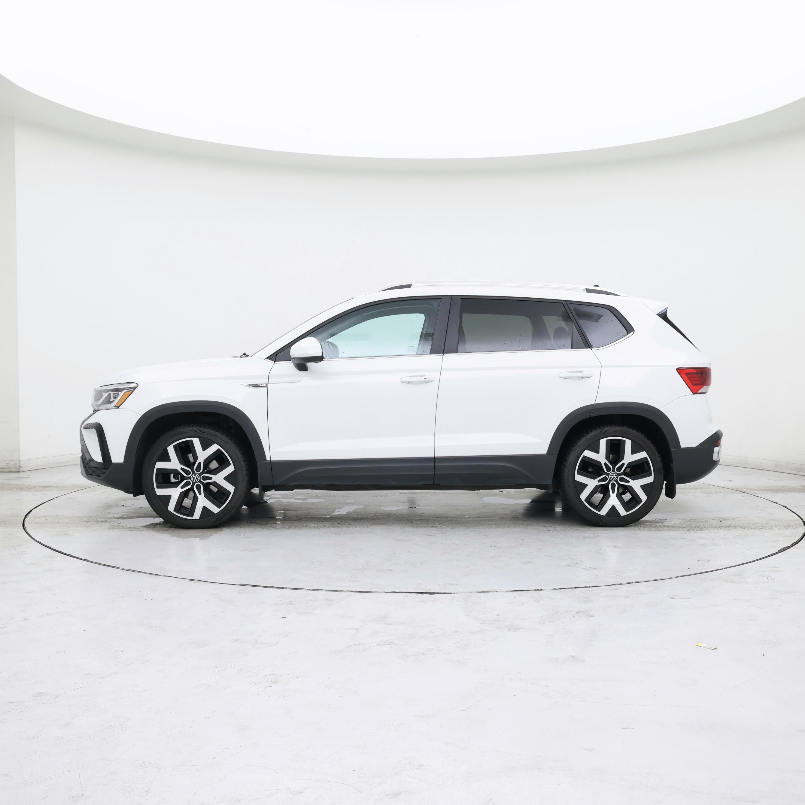 Thumbnail: 2023 Volkswagen Taos - 3