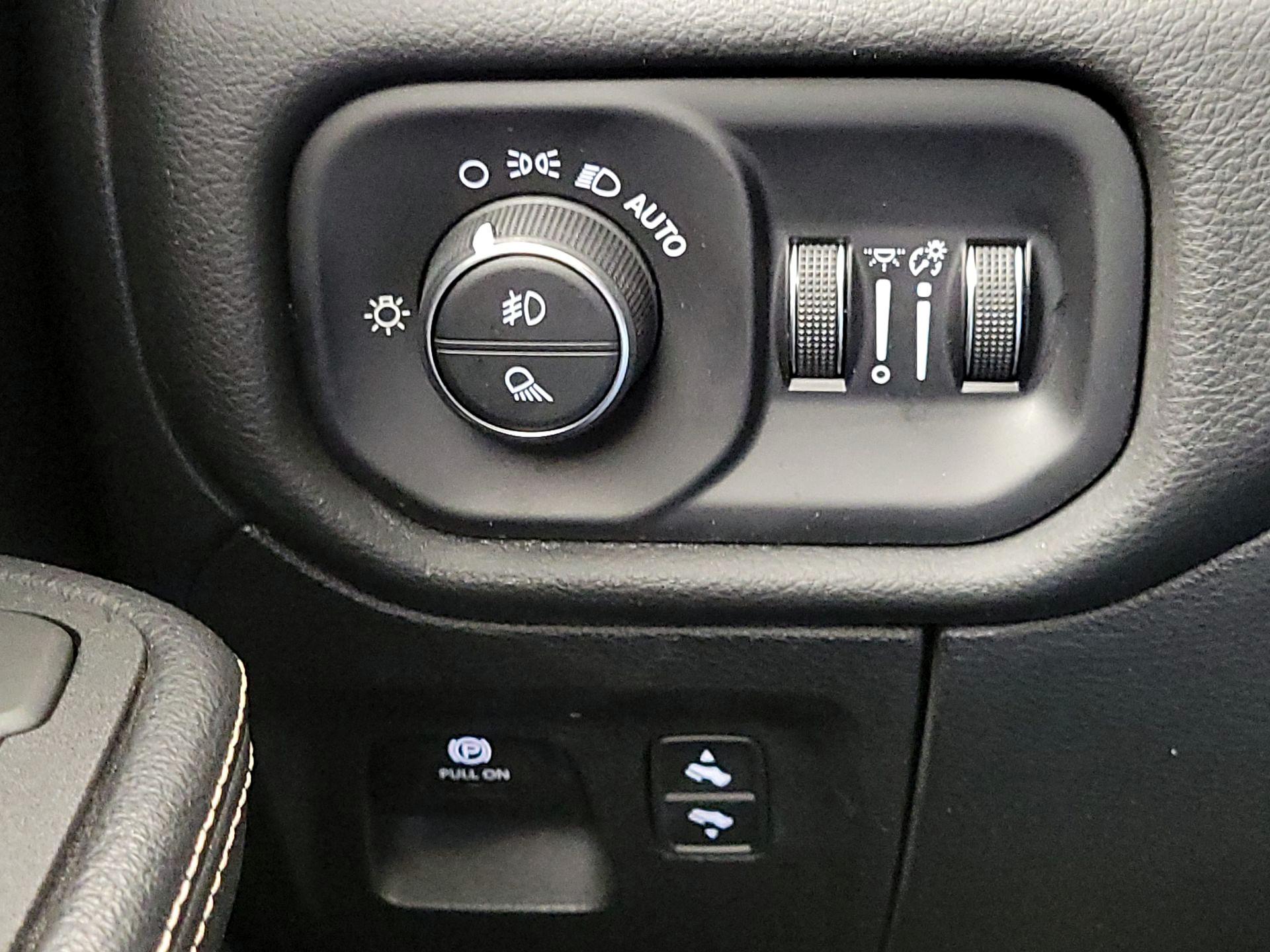 Thumbnail: 2025 RAM 1500 - 13
