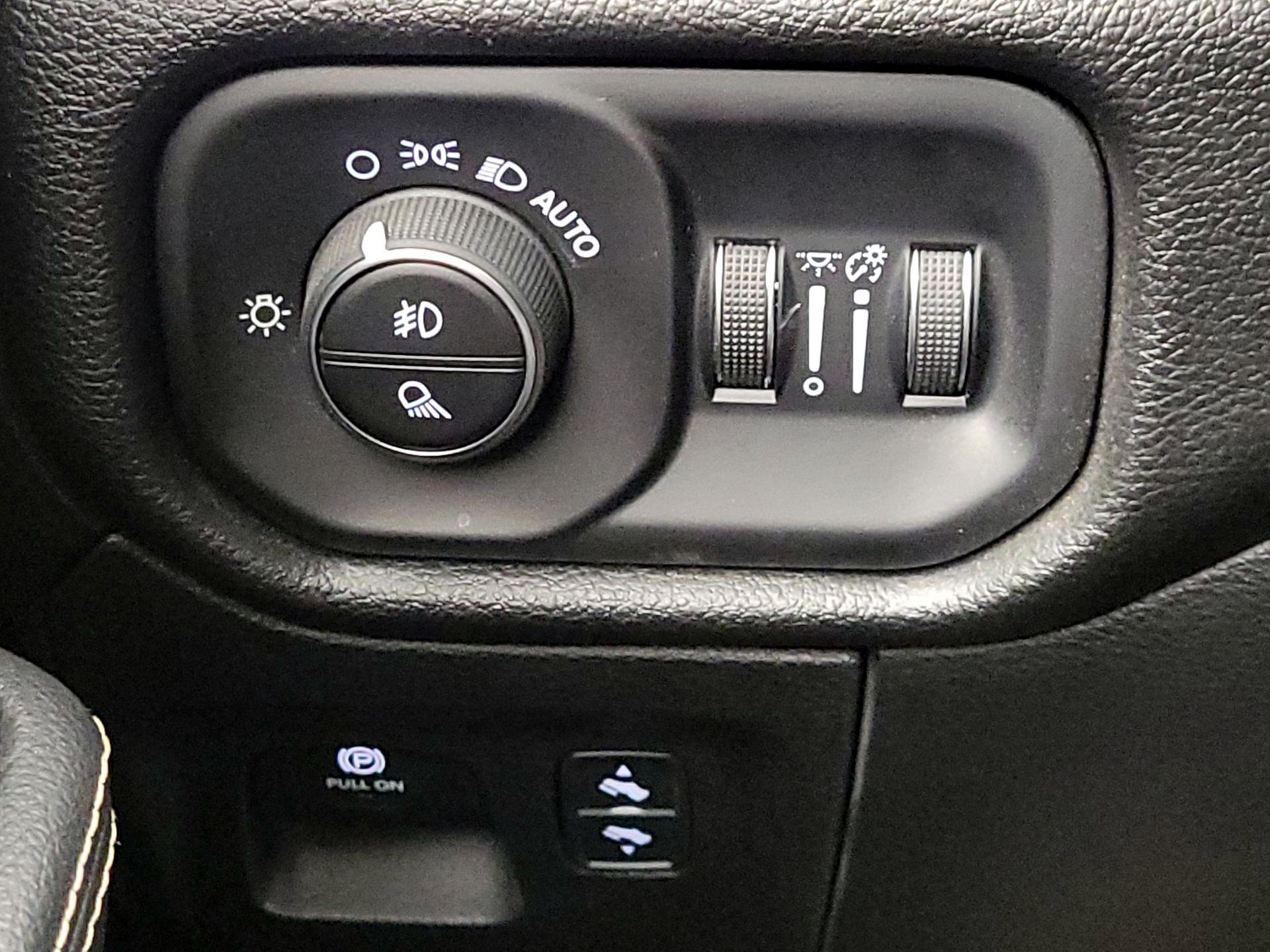 Thumbnail: 2025 RAM 1500 - 13