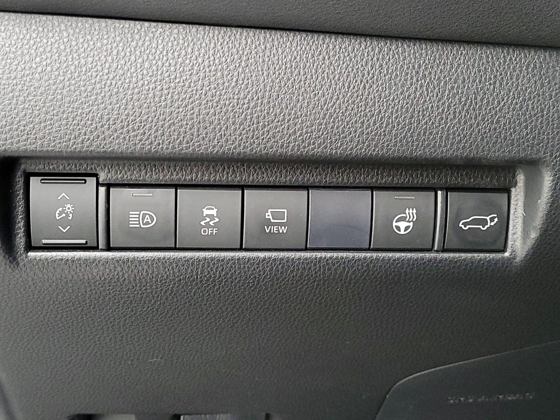 Thumbnail: 2021 Toyota Venza - 13