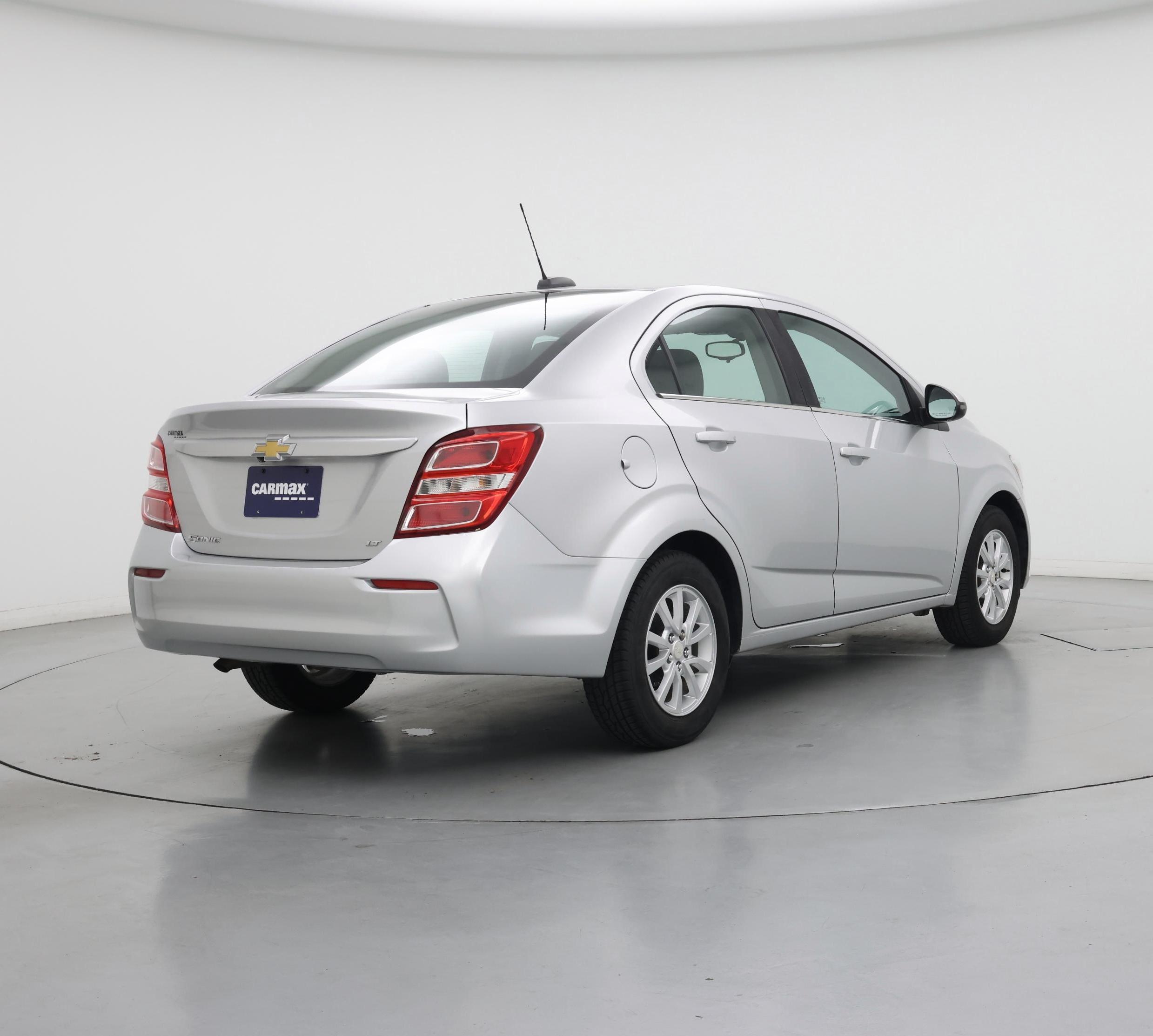 Thumbnail: 2017 Chevrolet Sonic - 8