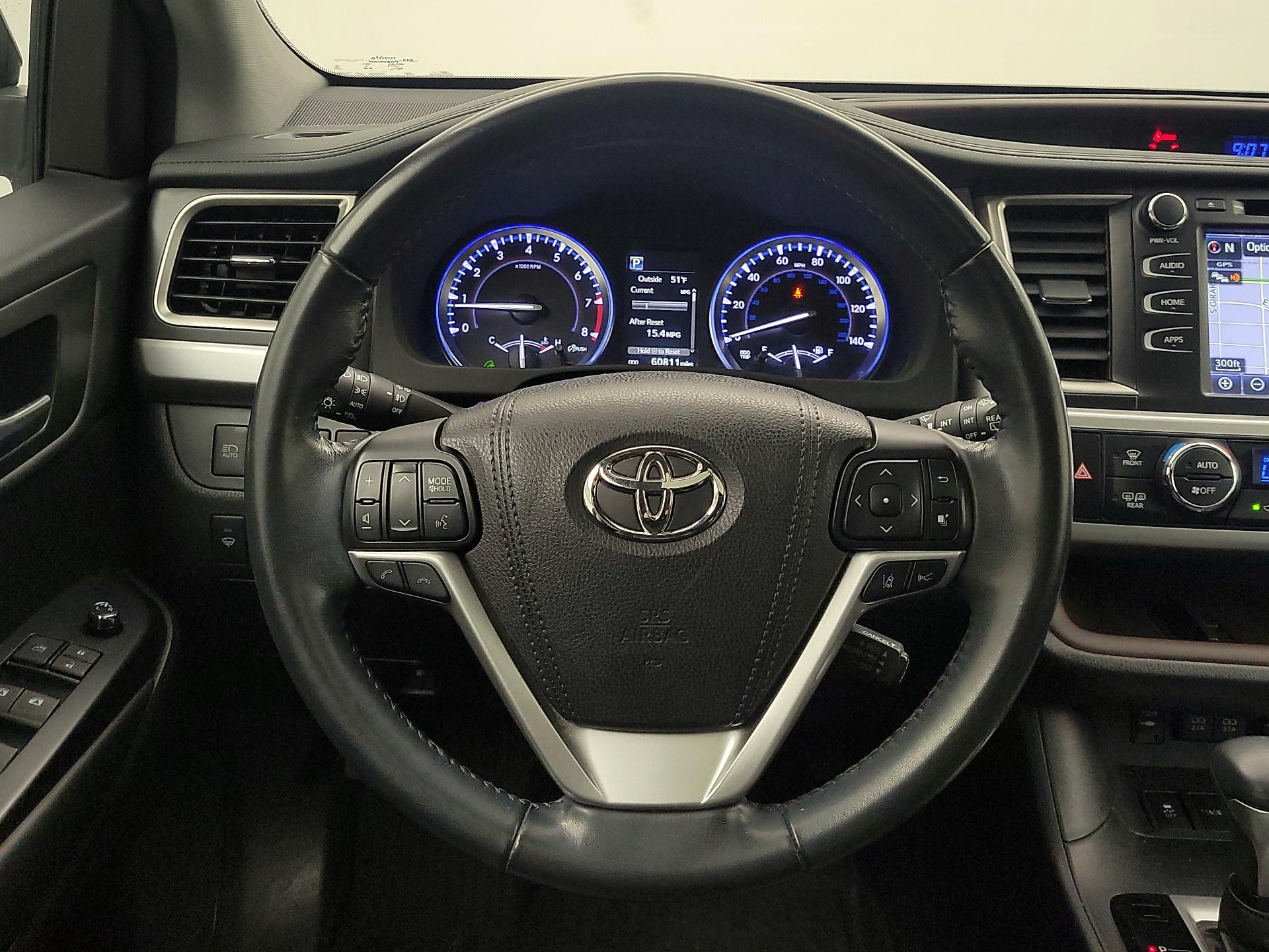 Thumbnail: 2017 Toyota Highlander - 10