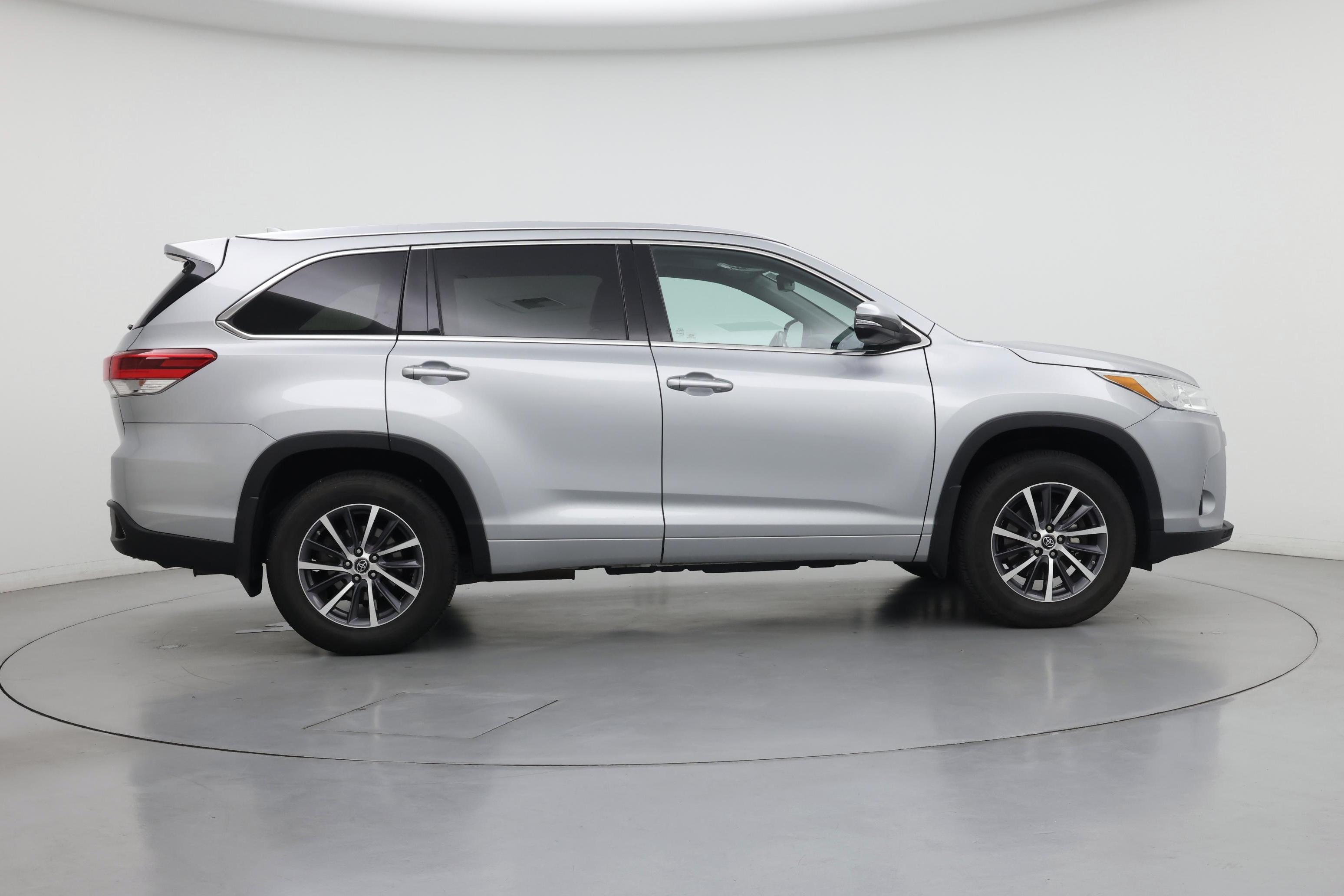 Thumbnail: 2017 Toyota Highlander - 7