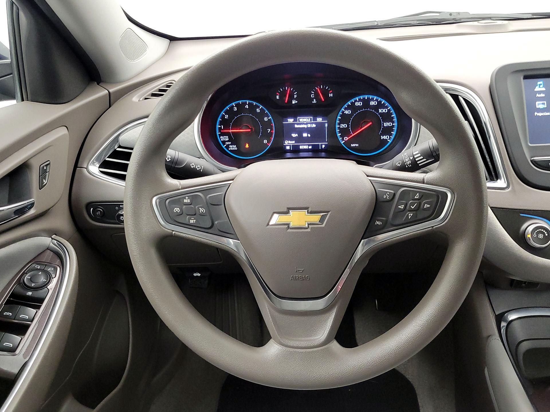 Thumbnail: 2017 Chevrolet Malibu - 10