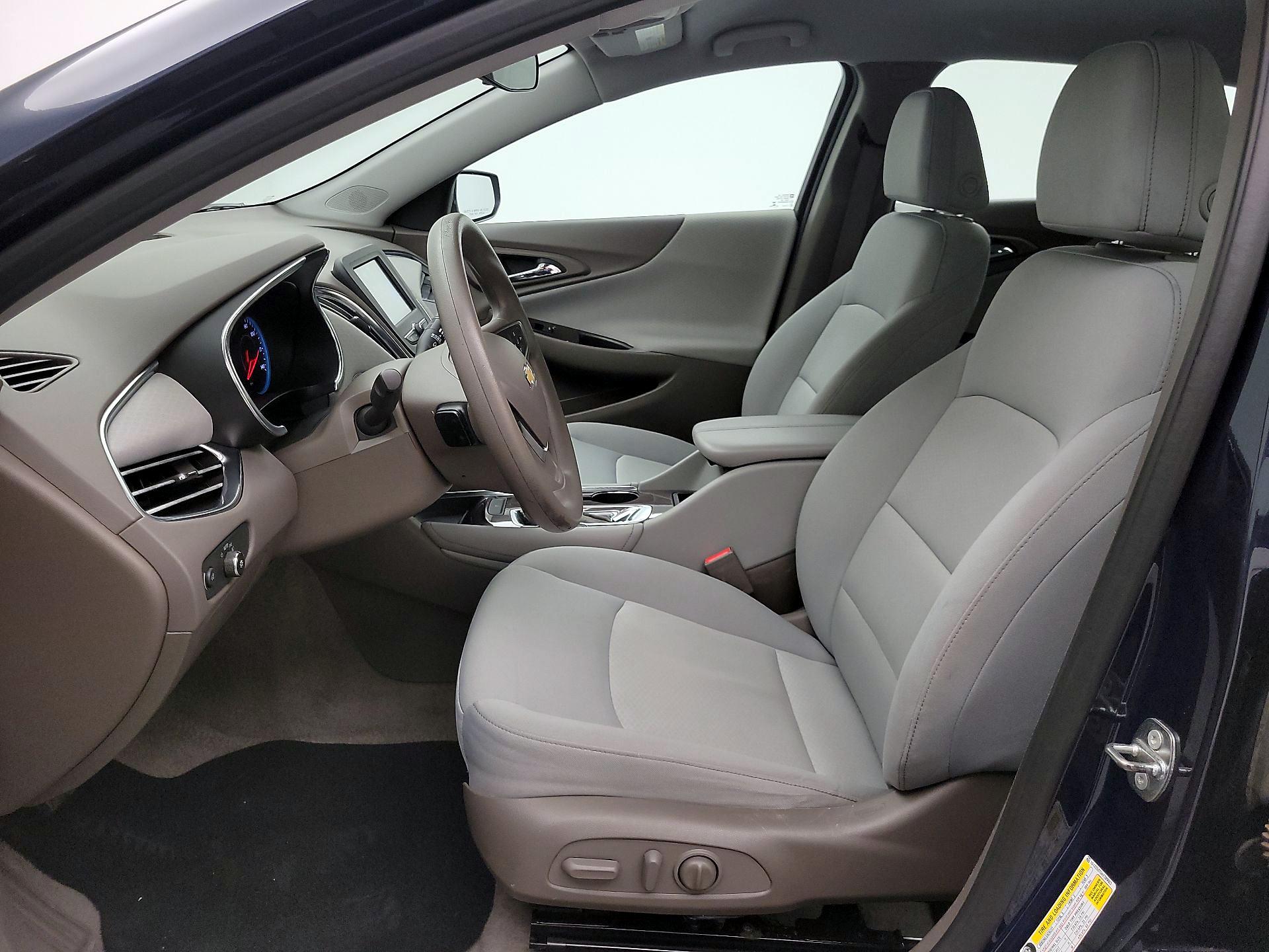 Thumbnail: 2017 Chevrolet Malibu - 11