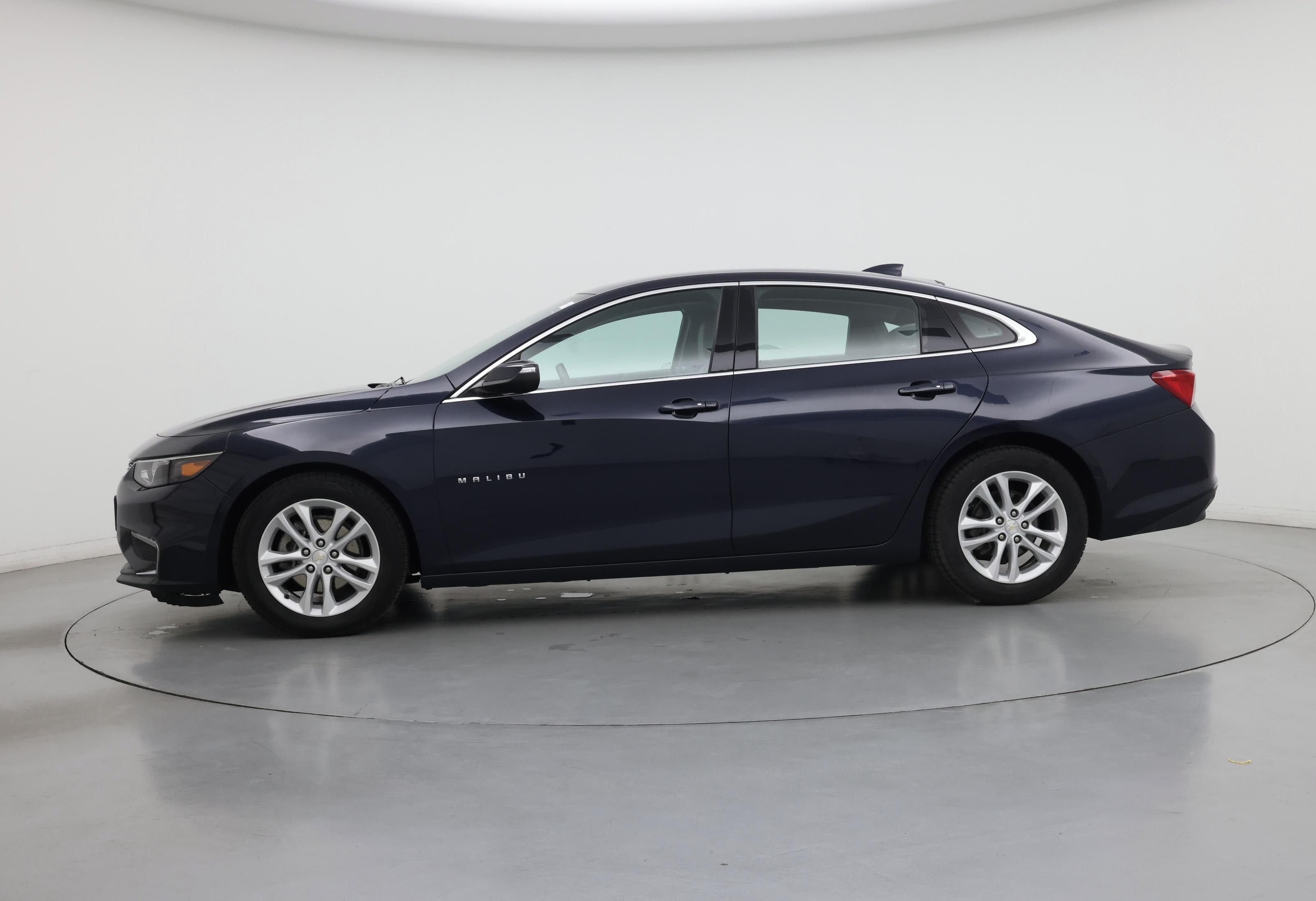 Thumbnail: 2017 Chevrolet Malibu - 3
