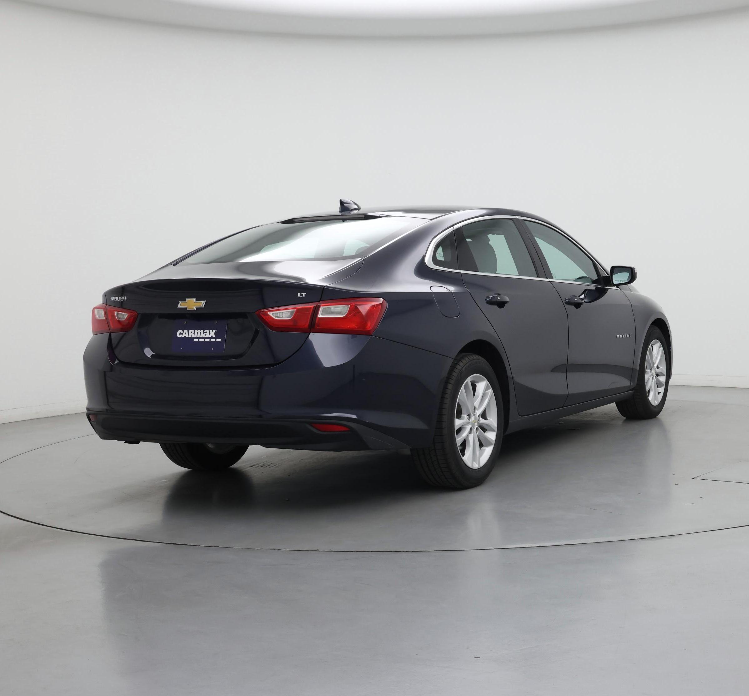 Thumbnail: 2017 Chevrolet Malibu - 8