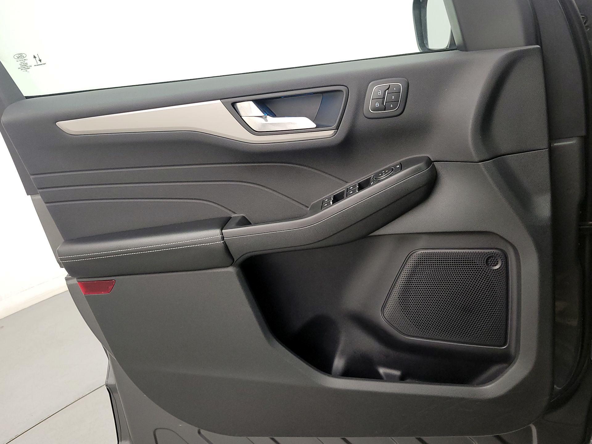 Thumbnail: 2022 Ford Escape - 12