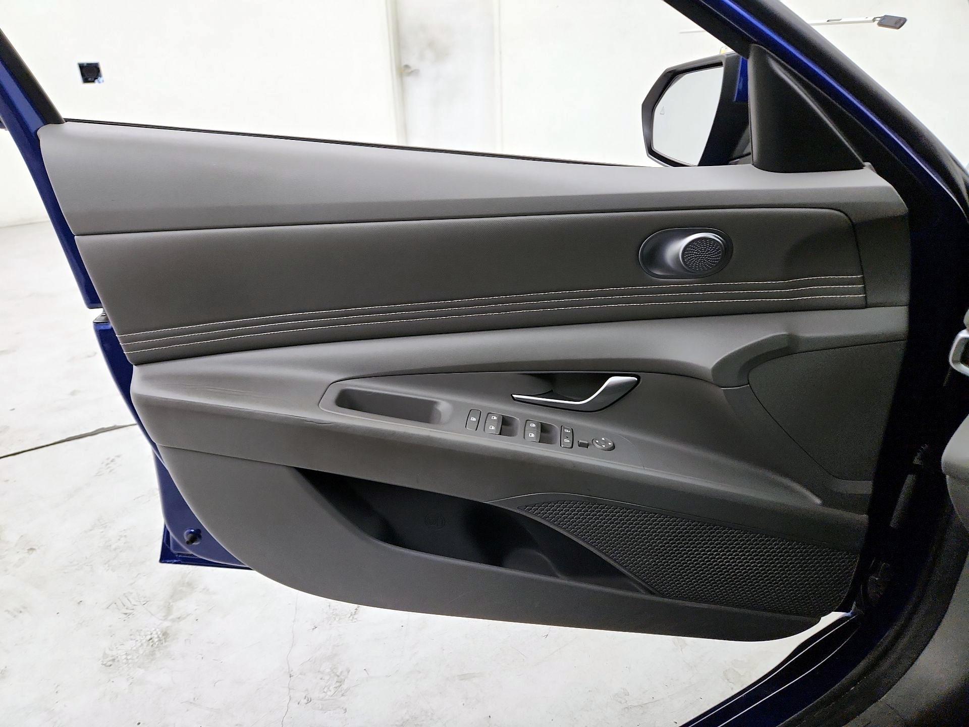 Thumbnail: 2022 Hyundai Elantra - 12
