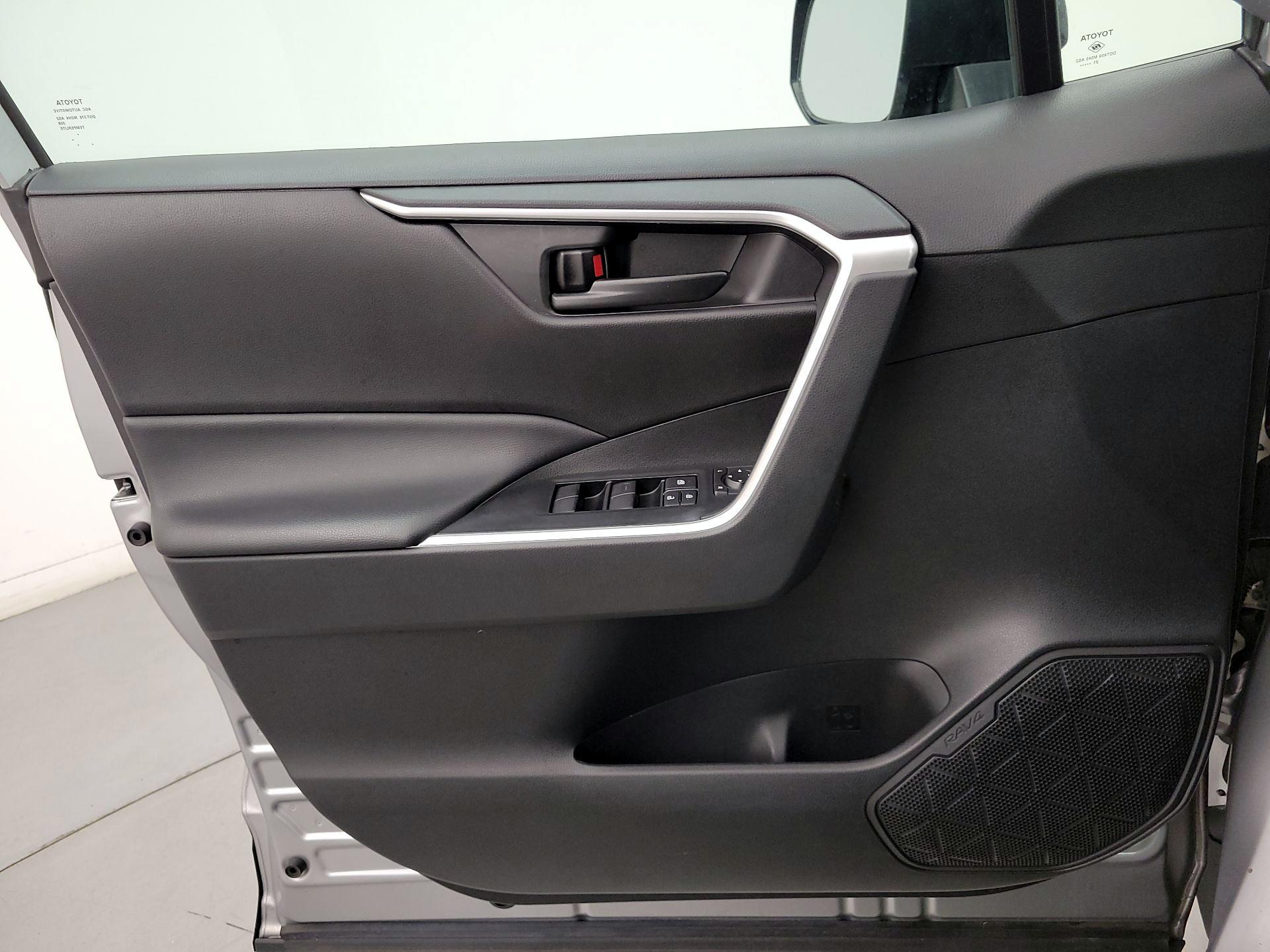 Thumbnail: 2022 Toyota RAV4 - 12