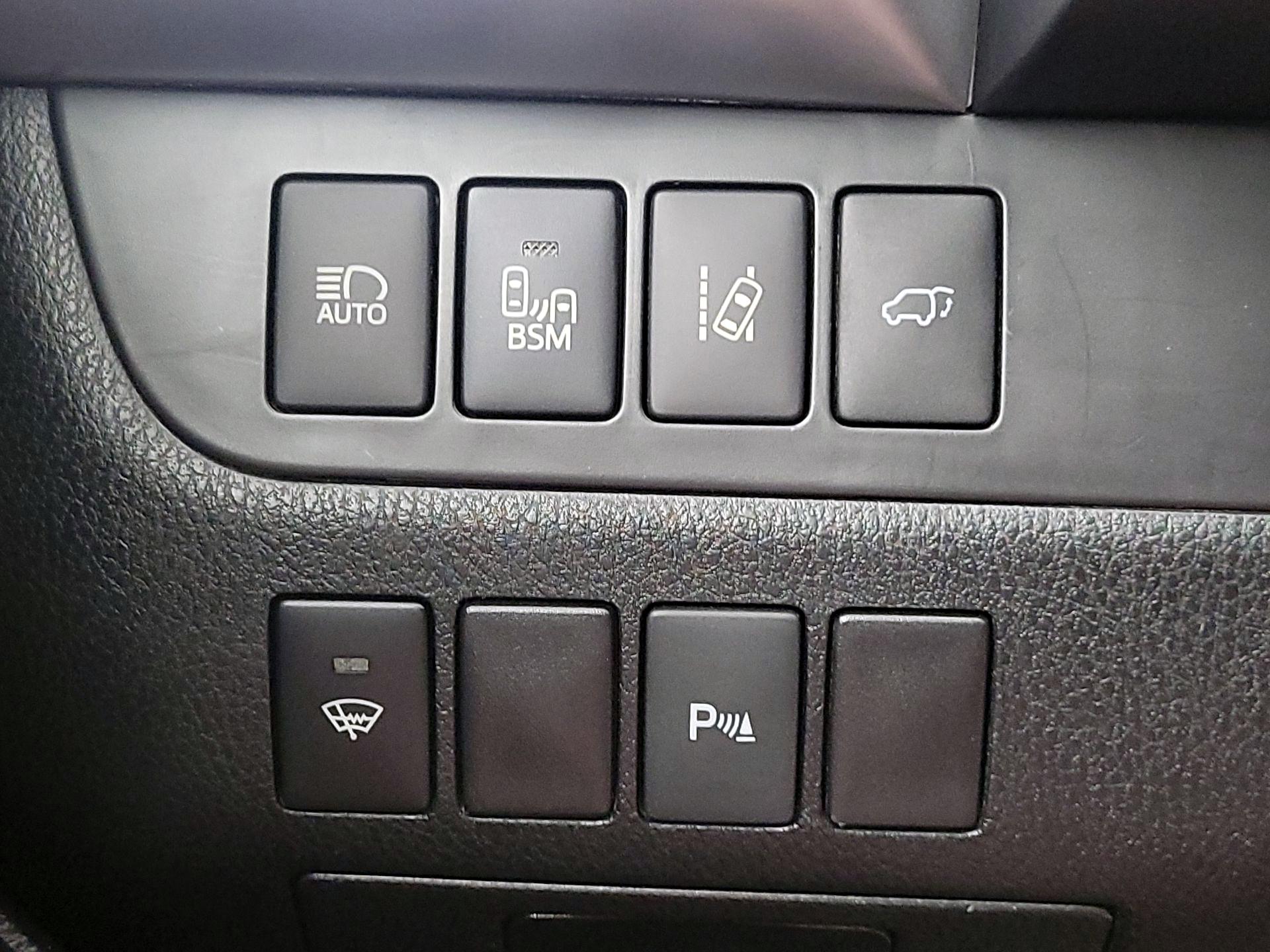 Thumbnail: 2016 Toyota Highlander - 13