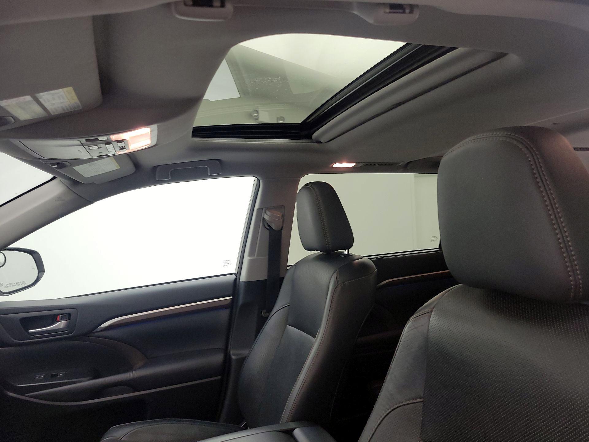 Thumbnail: 2016 Toyota Highlander - 20