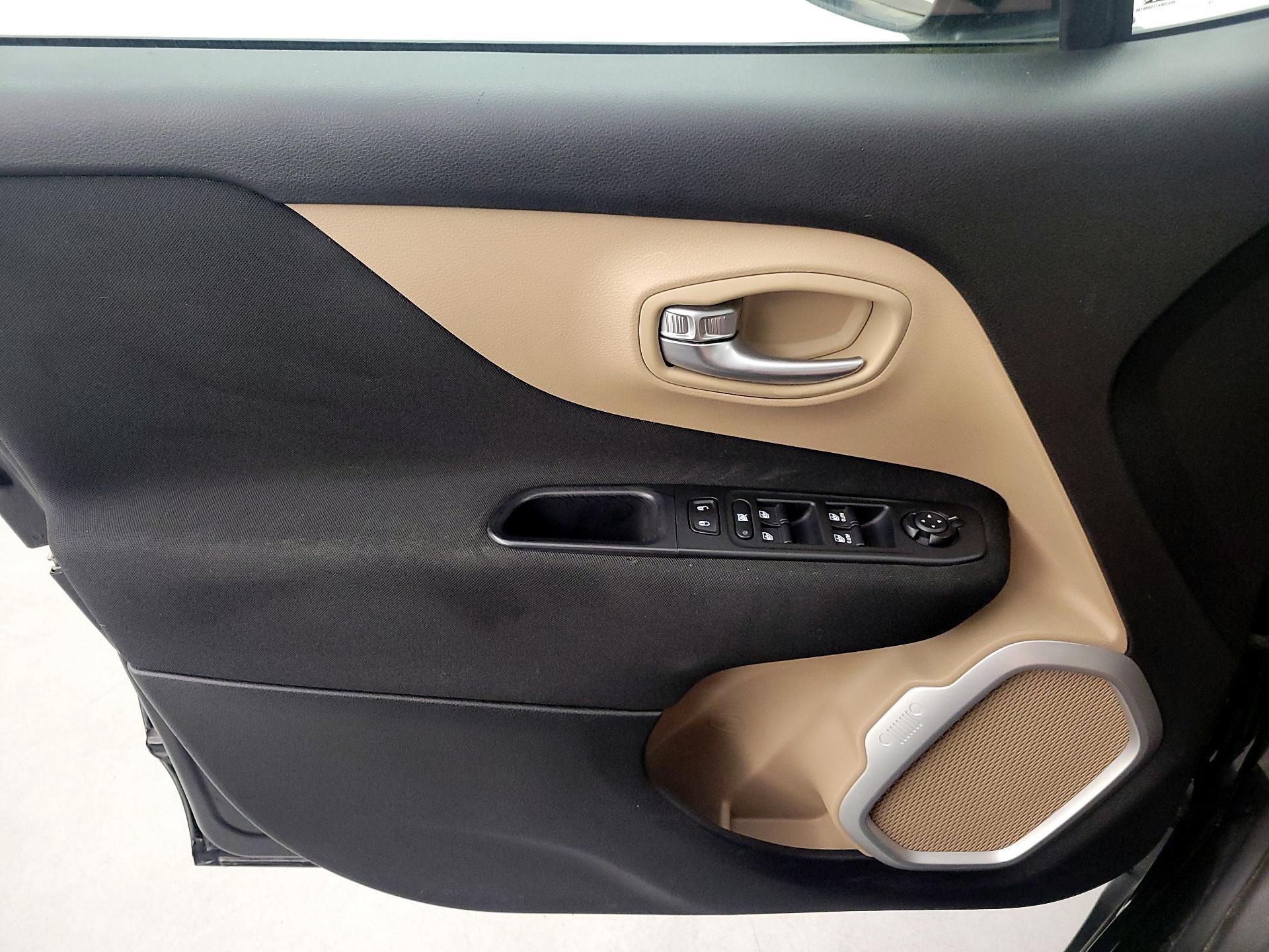 Thumbnail: 2016 Jeep Renegade - 12