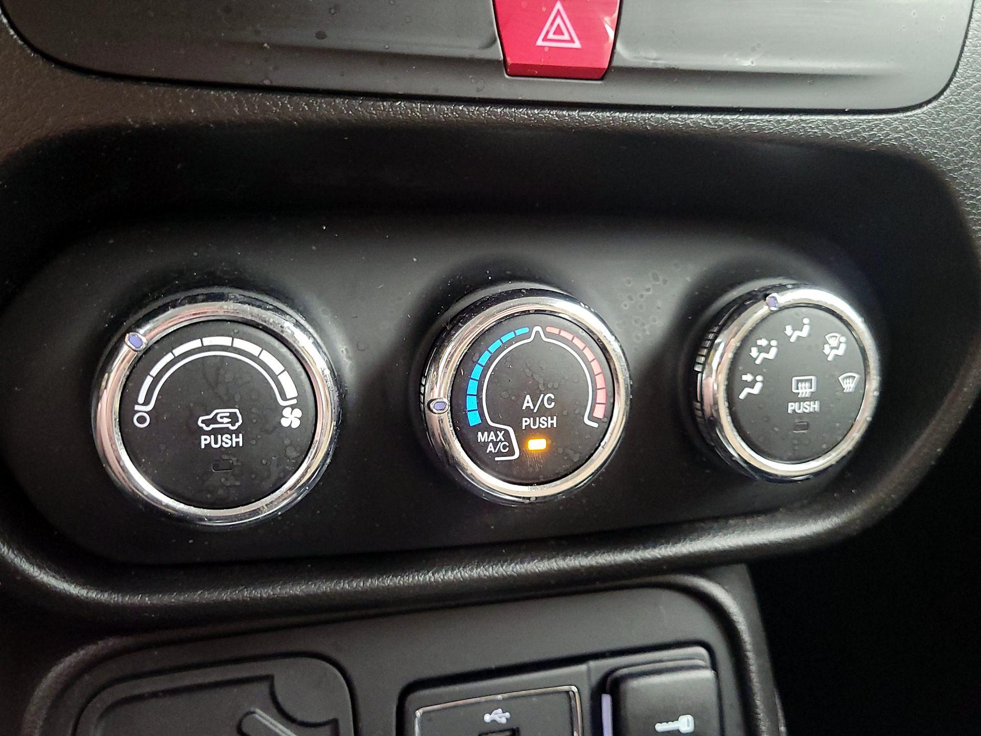Thumbnail: 2016 Jeep Renegade - 16