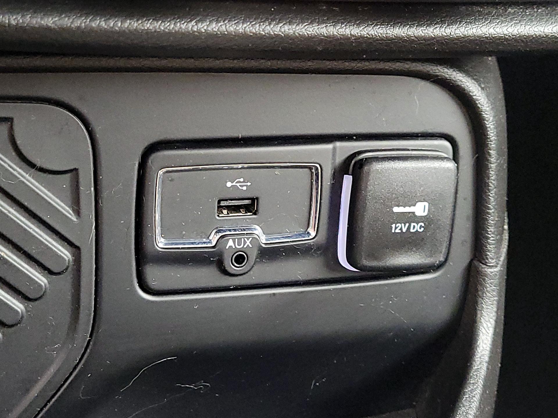 Thumbnail: 2016 Jeep Renegade - 18