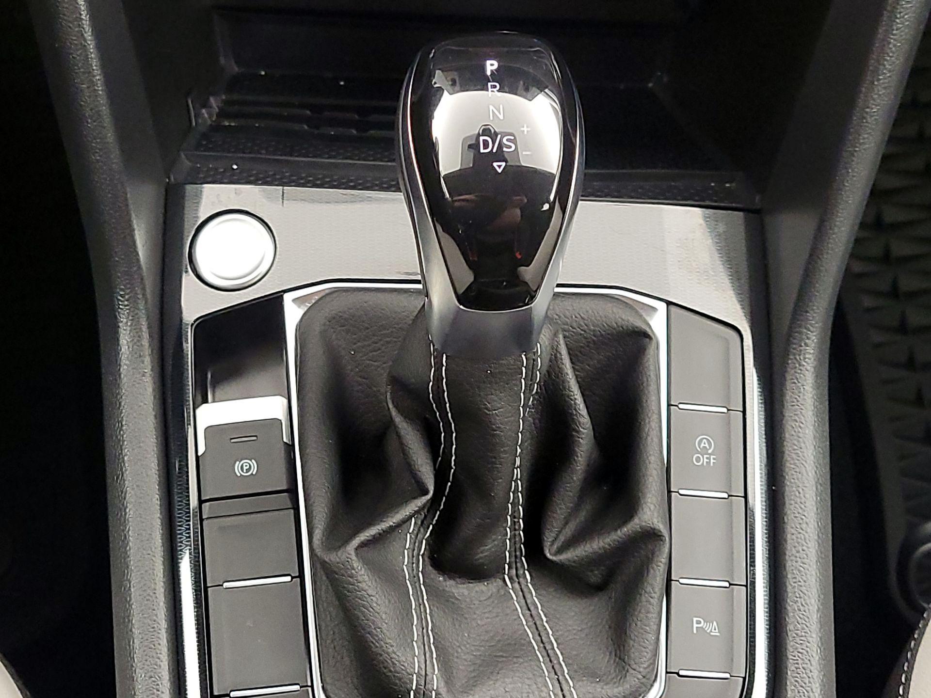 Thumbnail: 2025 Volkswagen Taos - 17