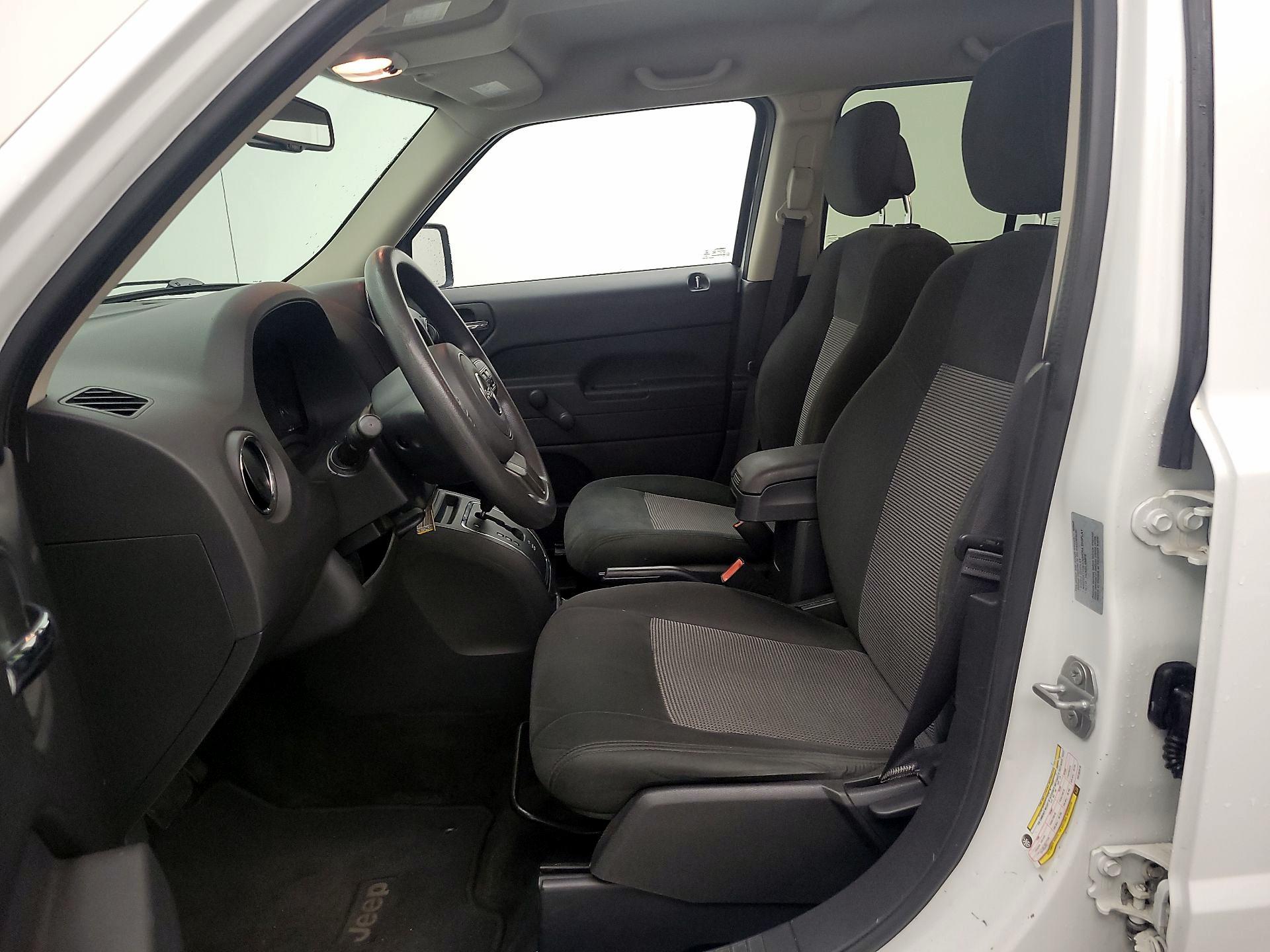 Thumbnail: 2017 Jeep Patriot - 11