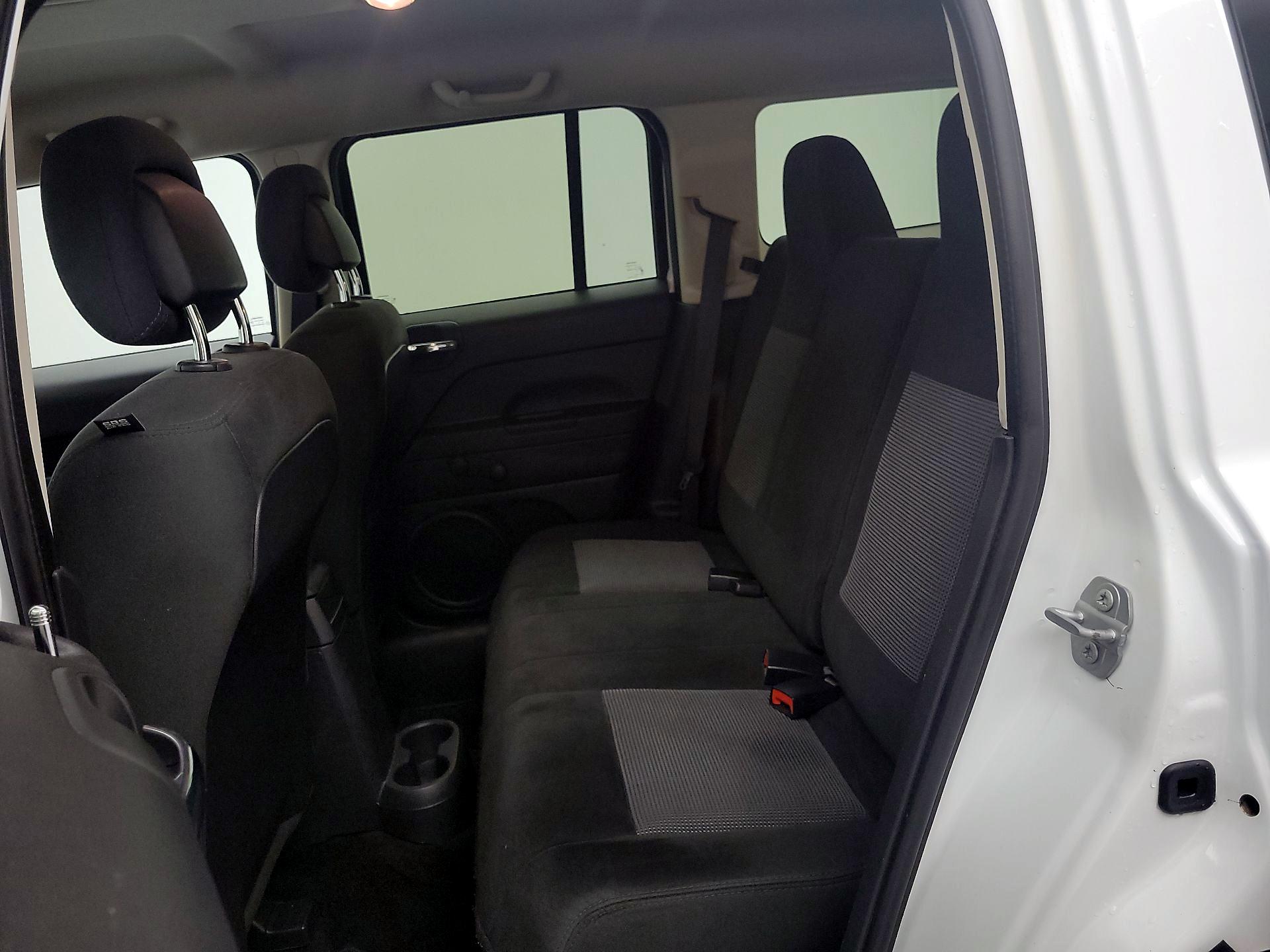 Thumbnail: 2017 Jeep Patriot - 16