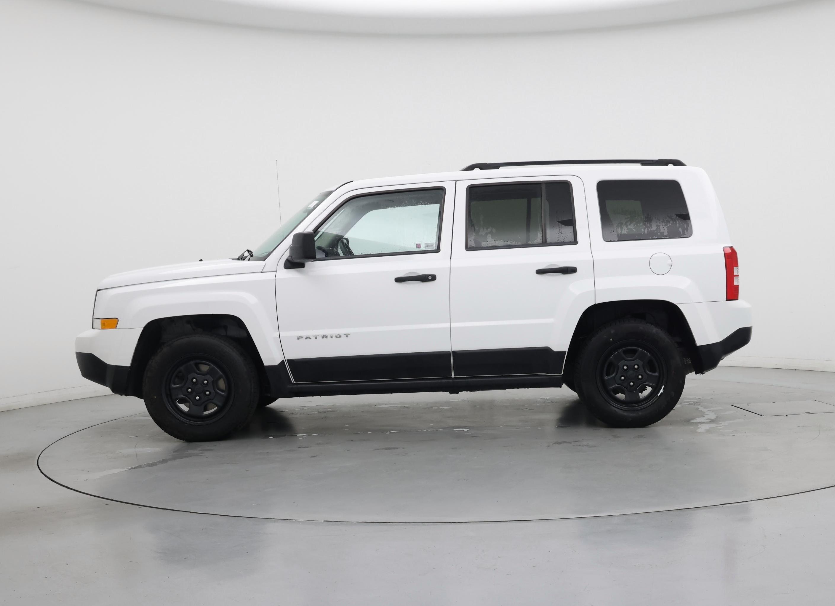 Thumbnail: 2017 Jeep Patriot - 3