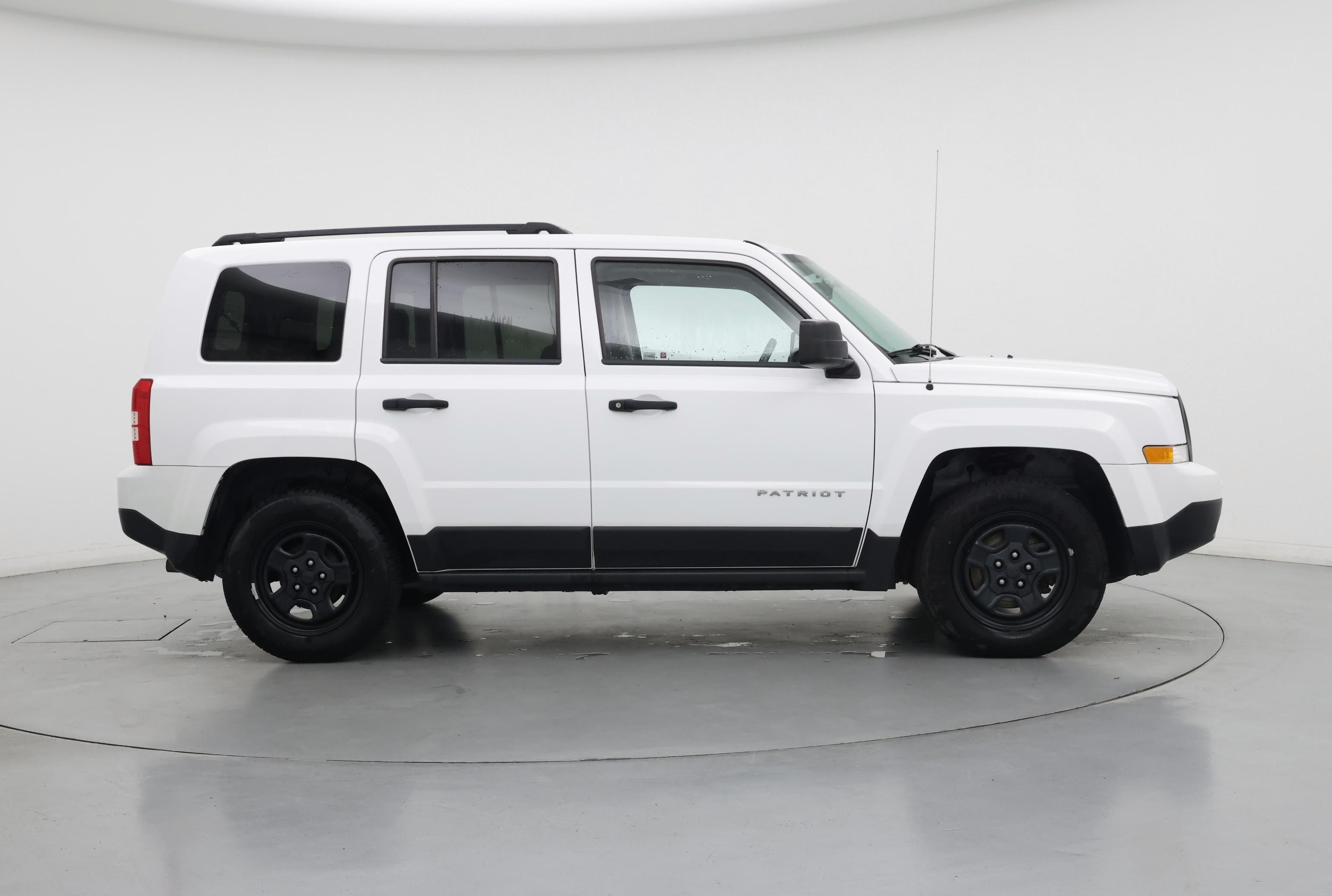 Thumbnail: 2017 Jeep Patriot - 7