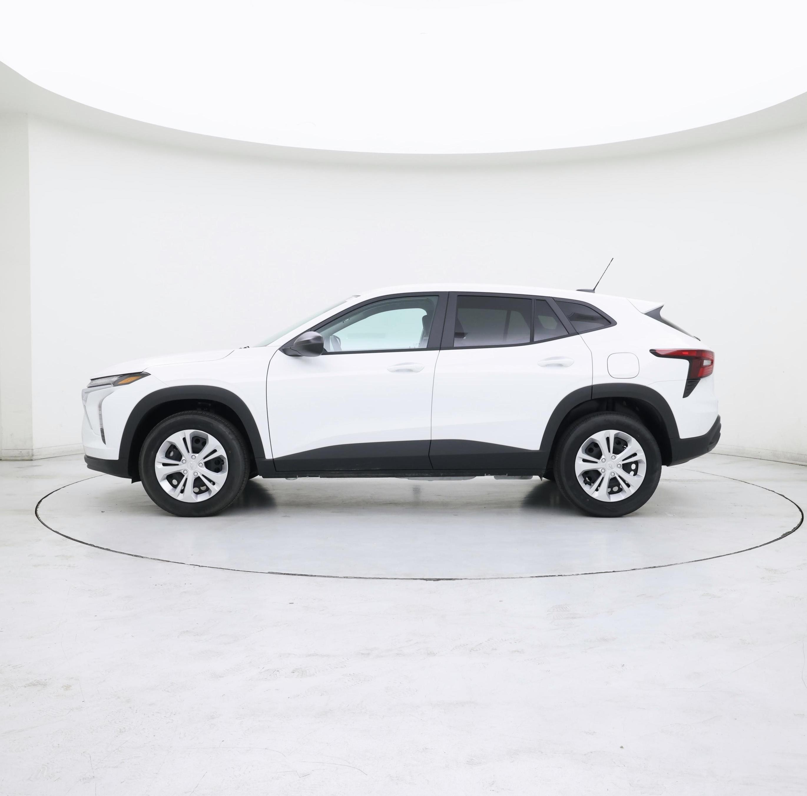 Thumbnail: 2026 Chevrolet Trax - 3