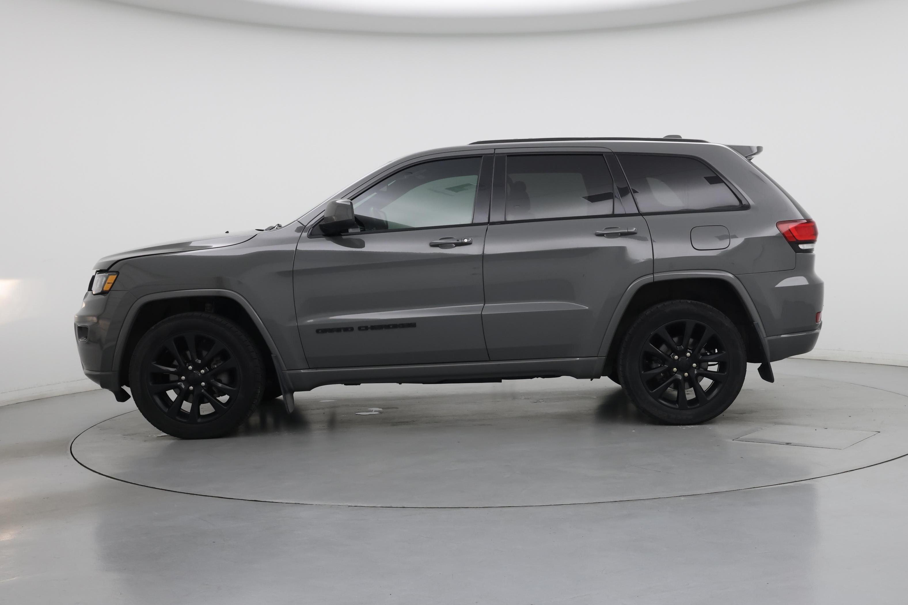 Thumbnail: 2020 Jeep Grand Cherokee - 3