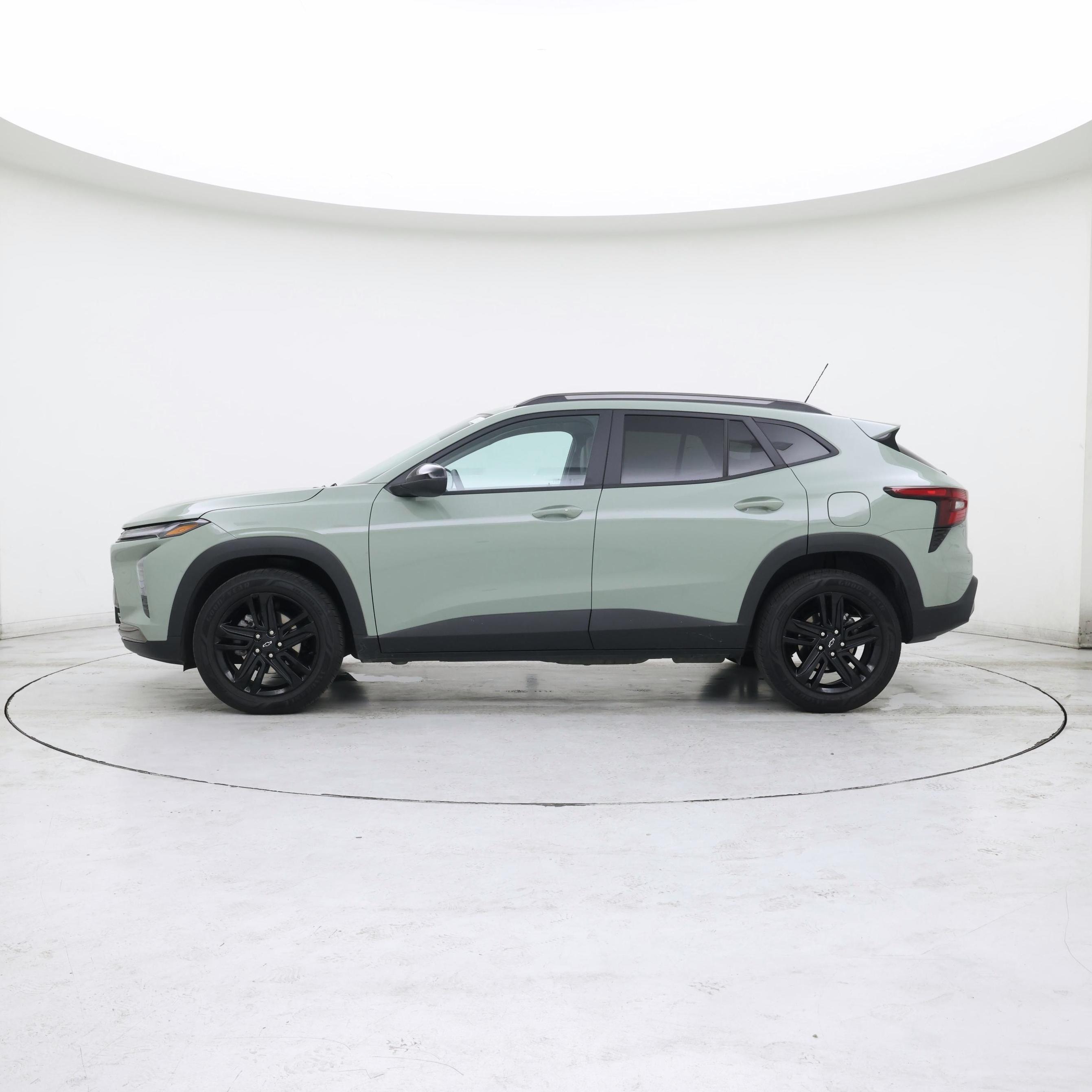 Thumbnail: 2025 Chevrolet Trax - 3